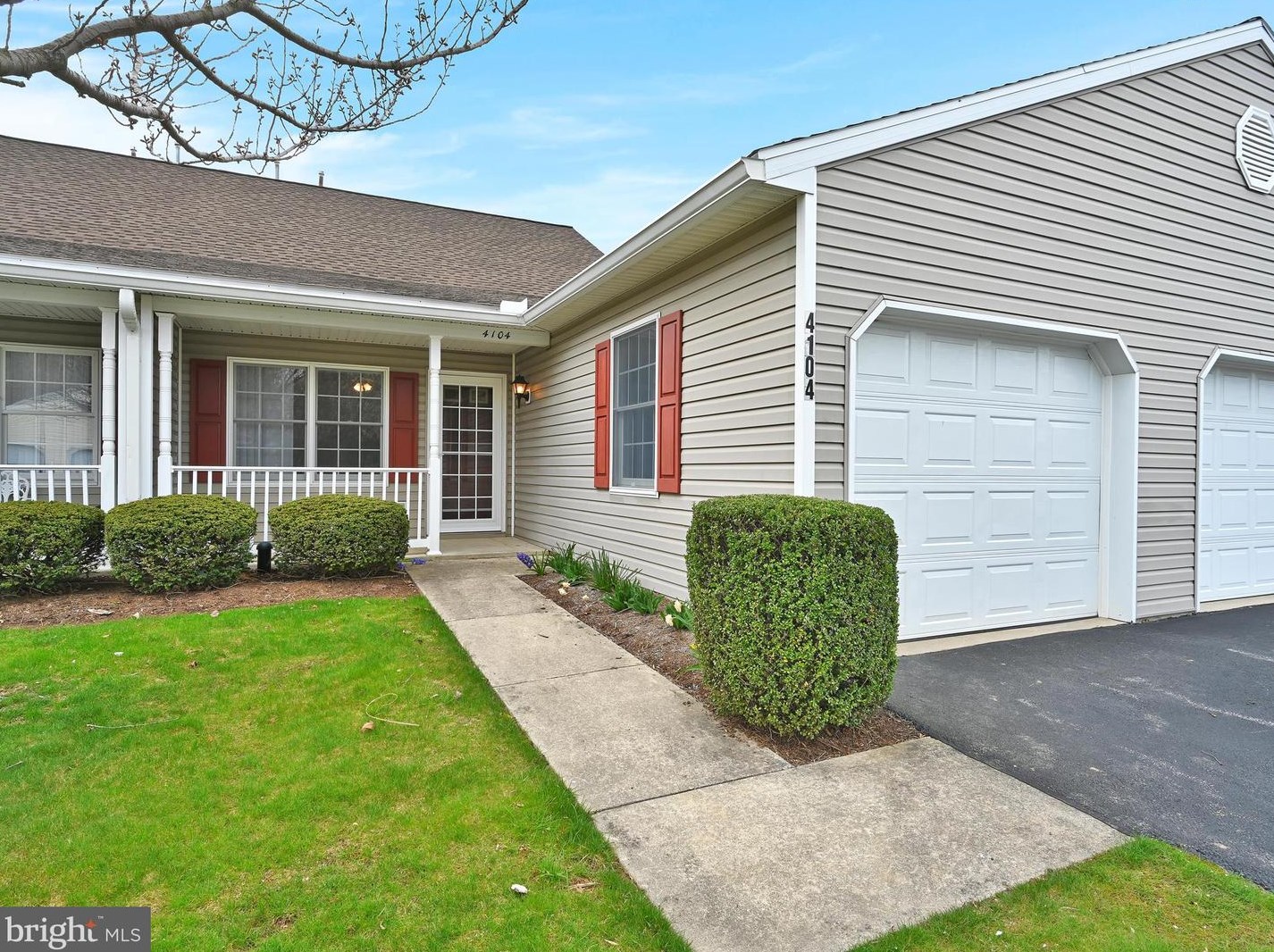 4104 Woodspring Ln, York, PA 17402-7573