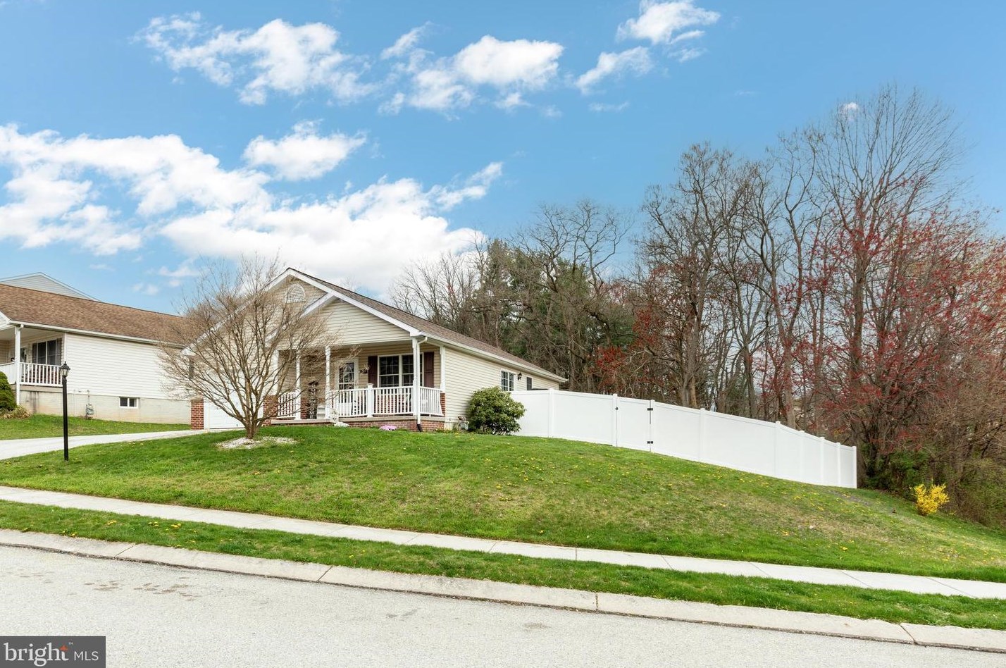 1401 Wanda Dr, Hanover PA  17331-8626 exterior