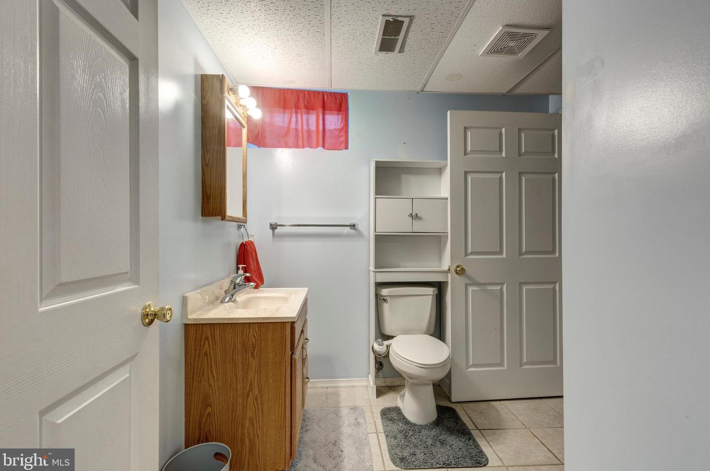 1401 Wanda Dr, Hanover PA  17331-8626 exterior