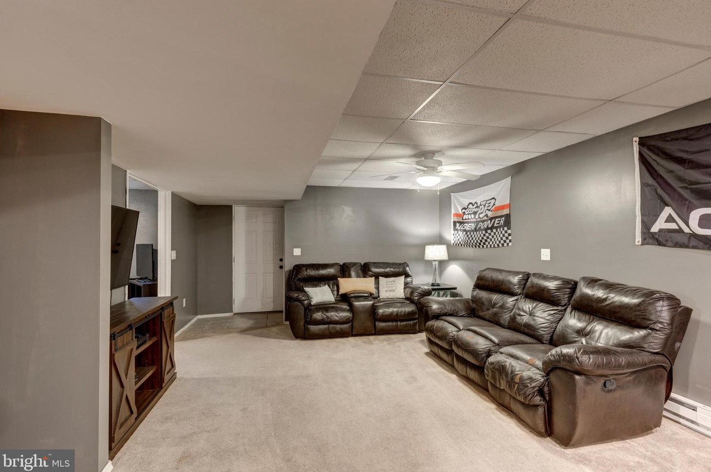 1401 Wanda Dr, Hanover PA  17331-8626 exterior