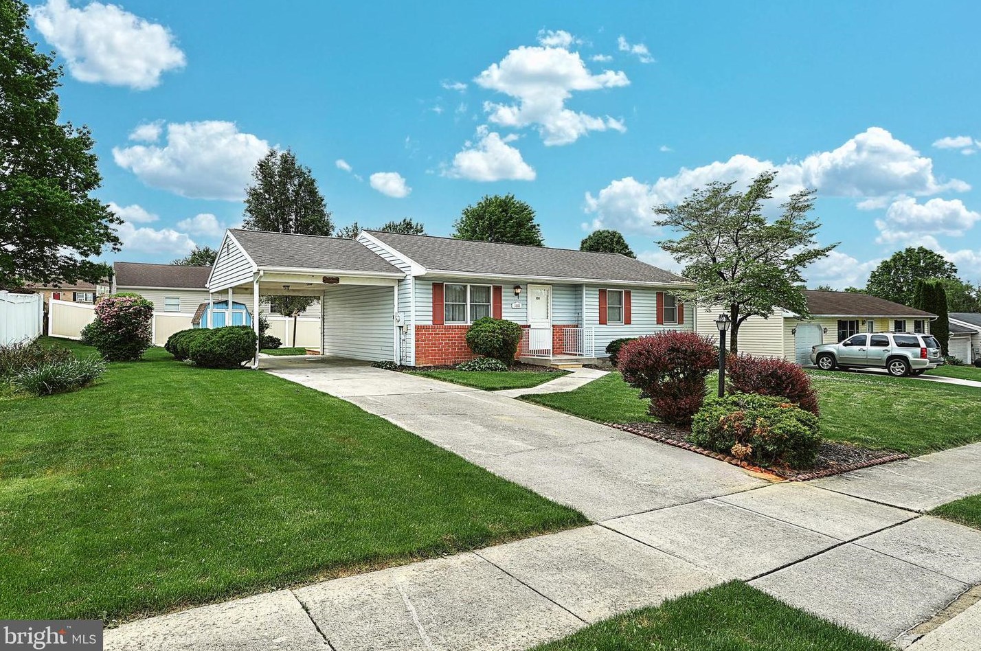 100 Lion Dr, Hanover, PA 17331-3820