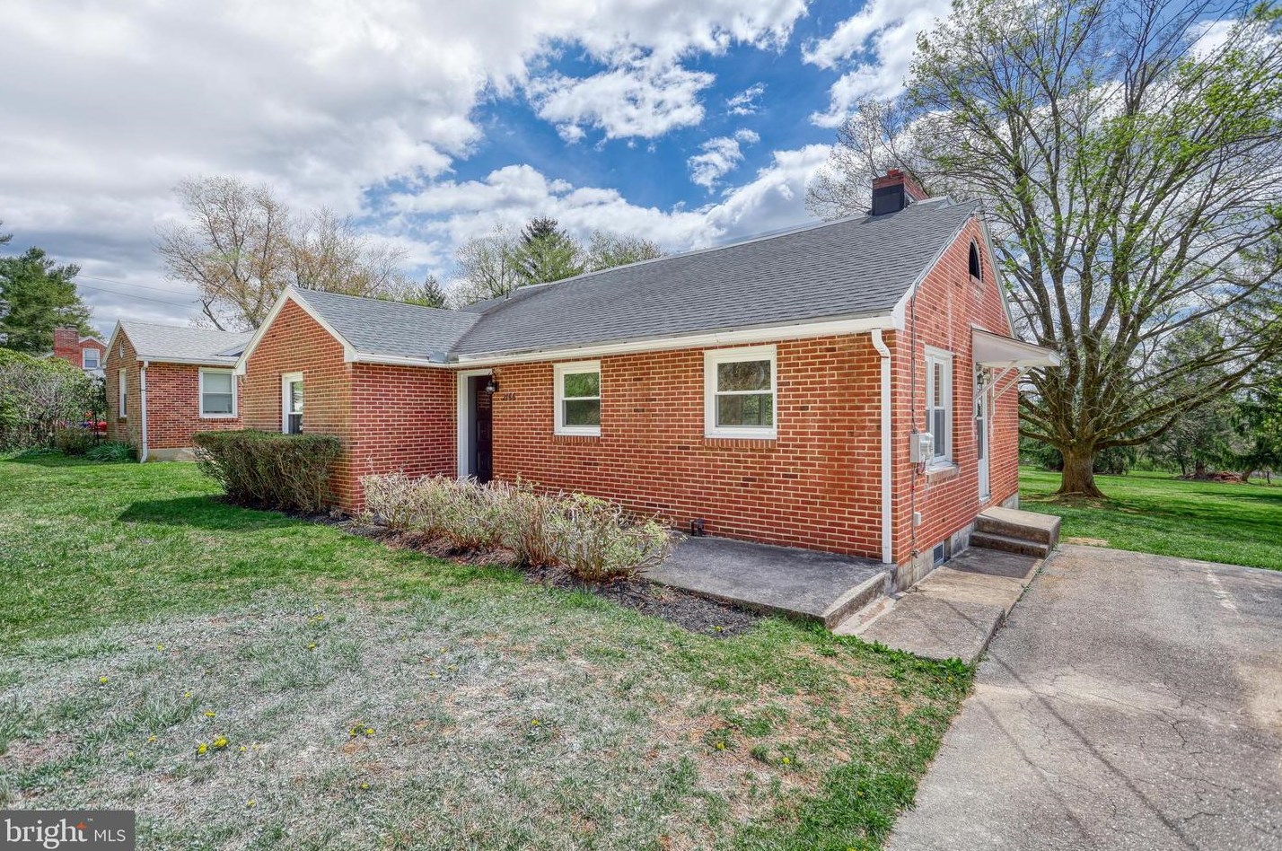 2166 Ridgewood Rd, York, PA 17406-9782
