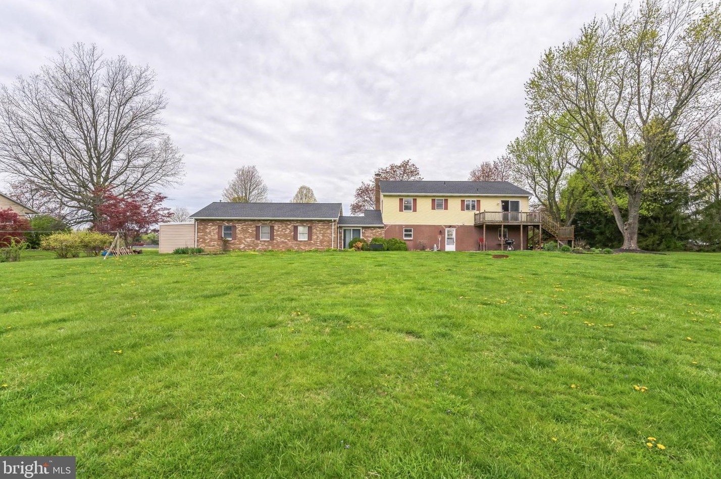 387 Leedy Rd, Spring Grove, PA 17362-8631