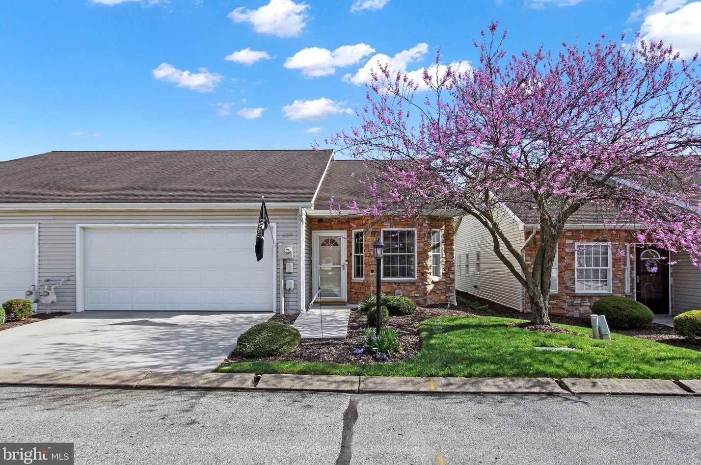 639 Northland Dr, Hanover, PA 17331-1461