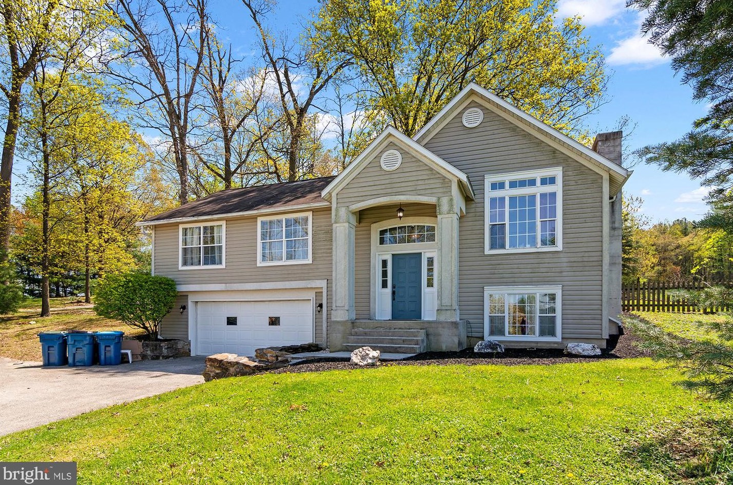 5638 Thoman Dr, Spring Grove, PA 17362