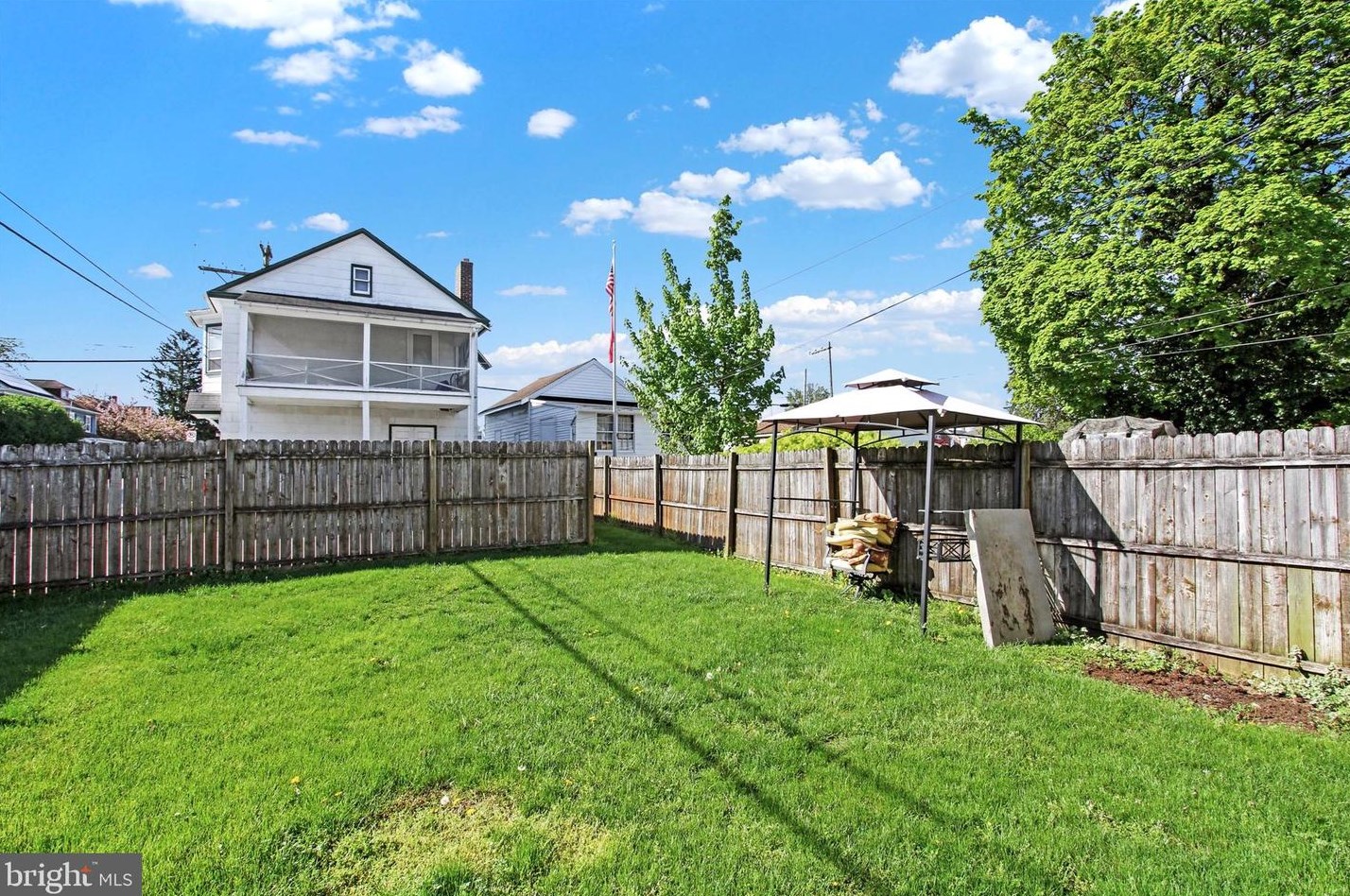 733 York St, Hanover PA 17331-3227 exterior