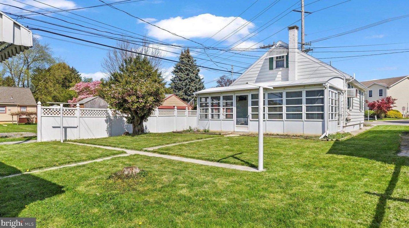 110 Fame Ave, Hanover PA  17331-1535 exterior