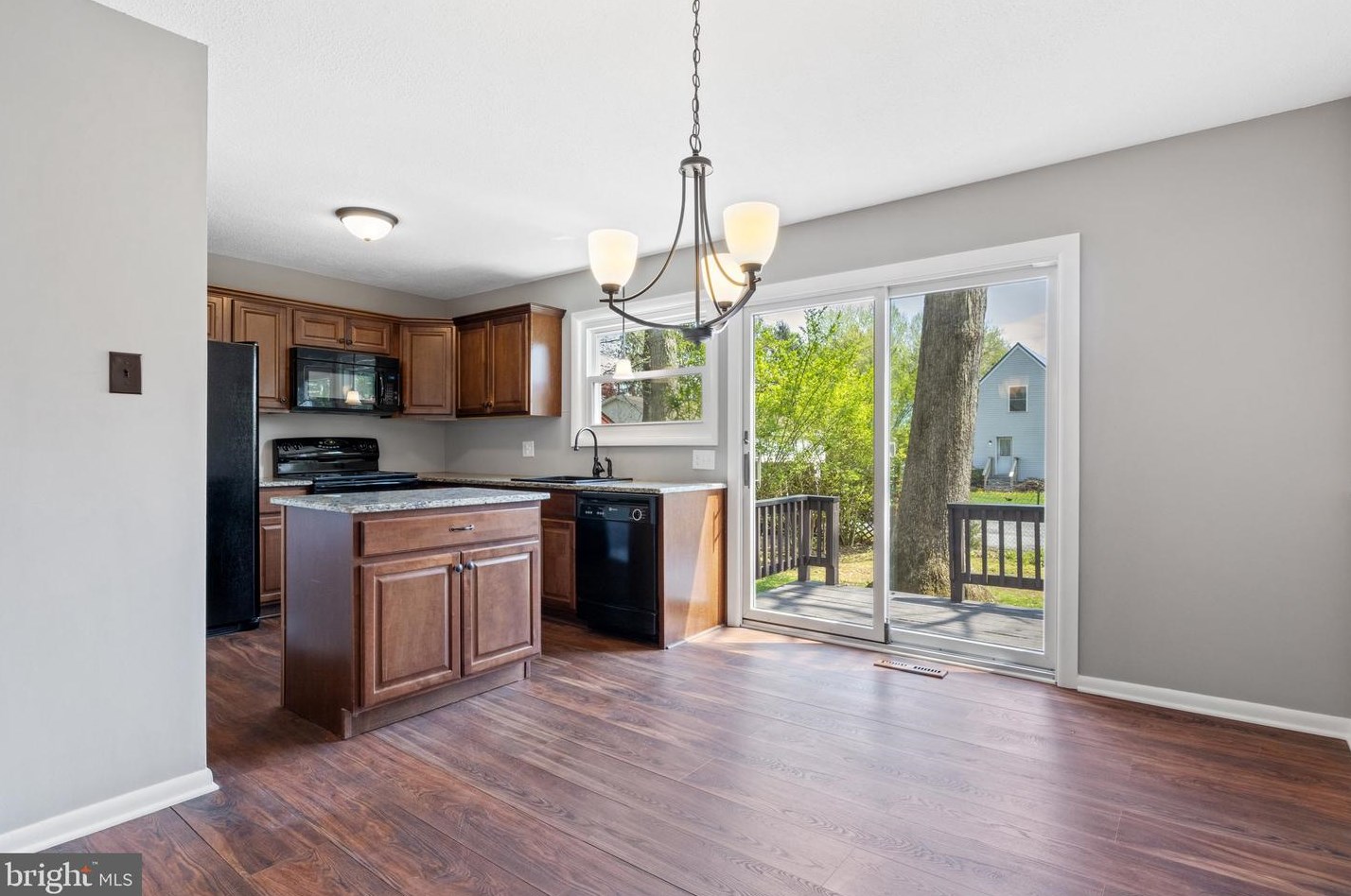 106 Covington Dr, Shrewsbury, PA 17361-1811