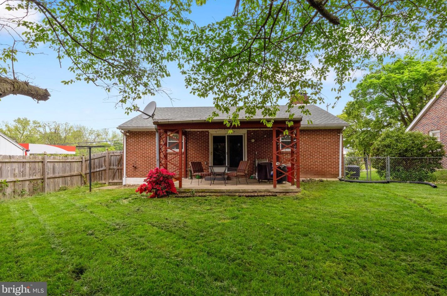 2814 Carlisle Rd, York PA  17408-1473 exterior