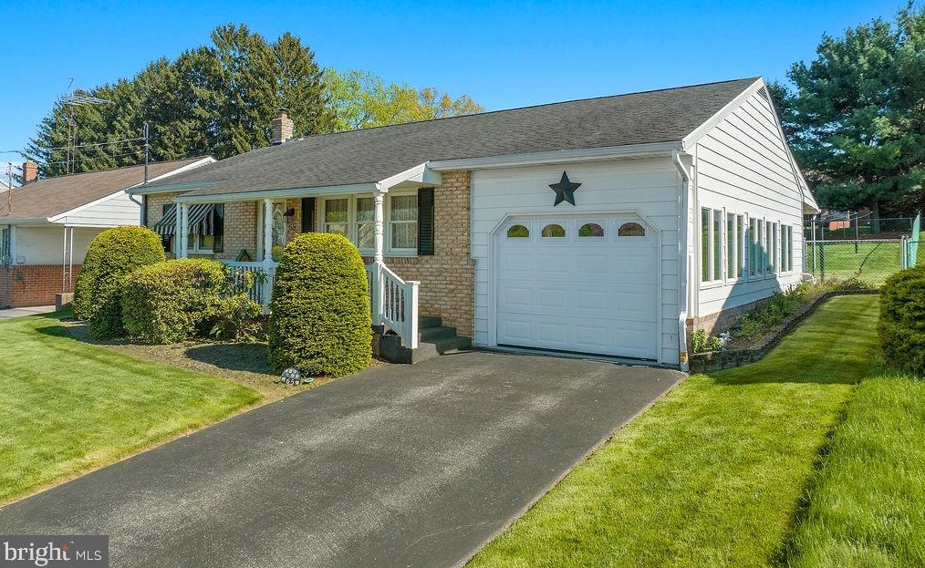 65 Carson Ave, Hanover, PA 17331