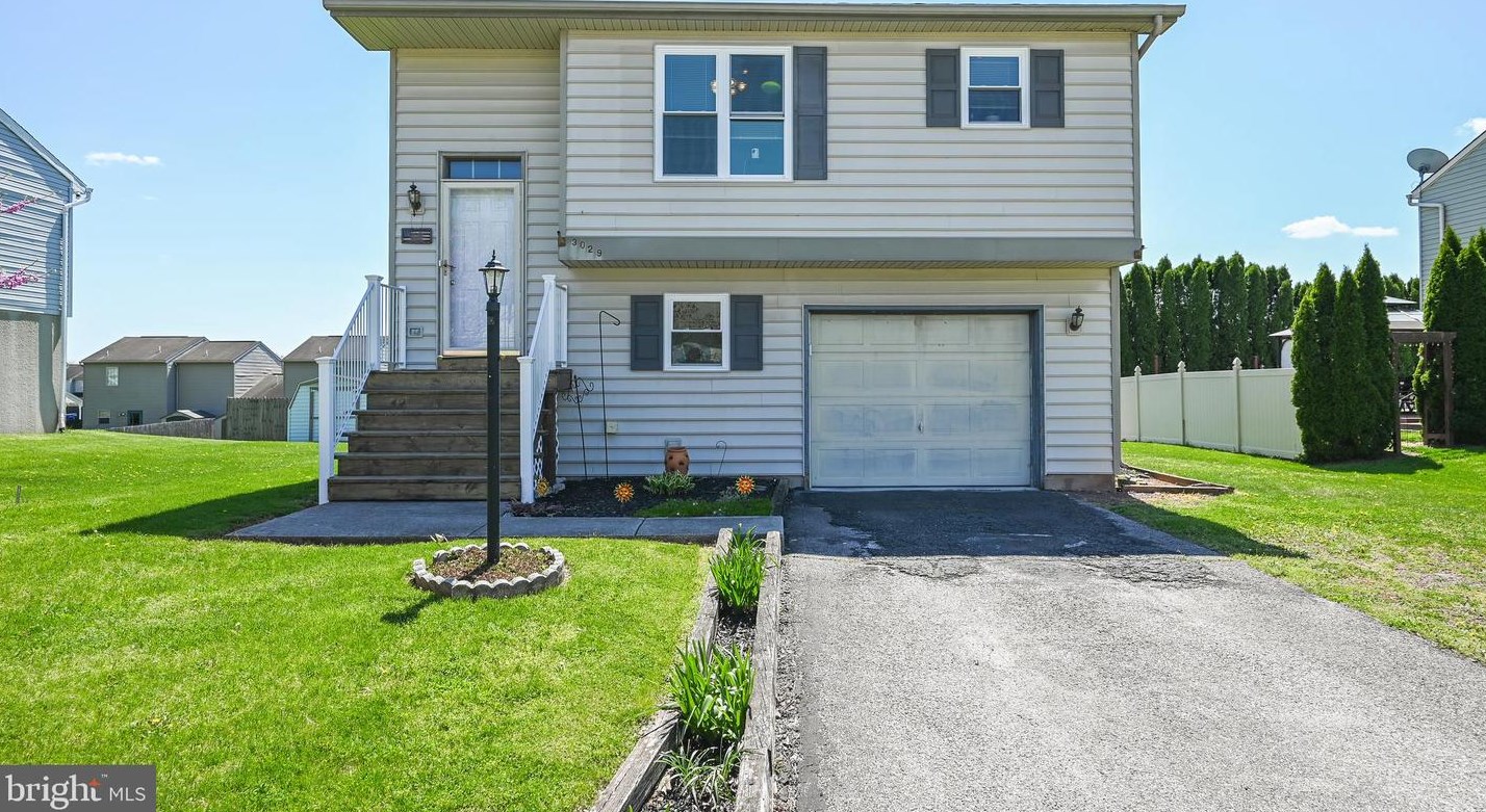 3029 Solar Dr, York, PA 17315