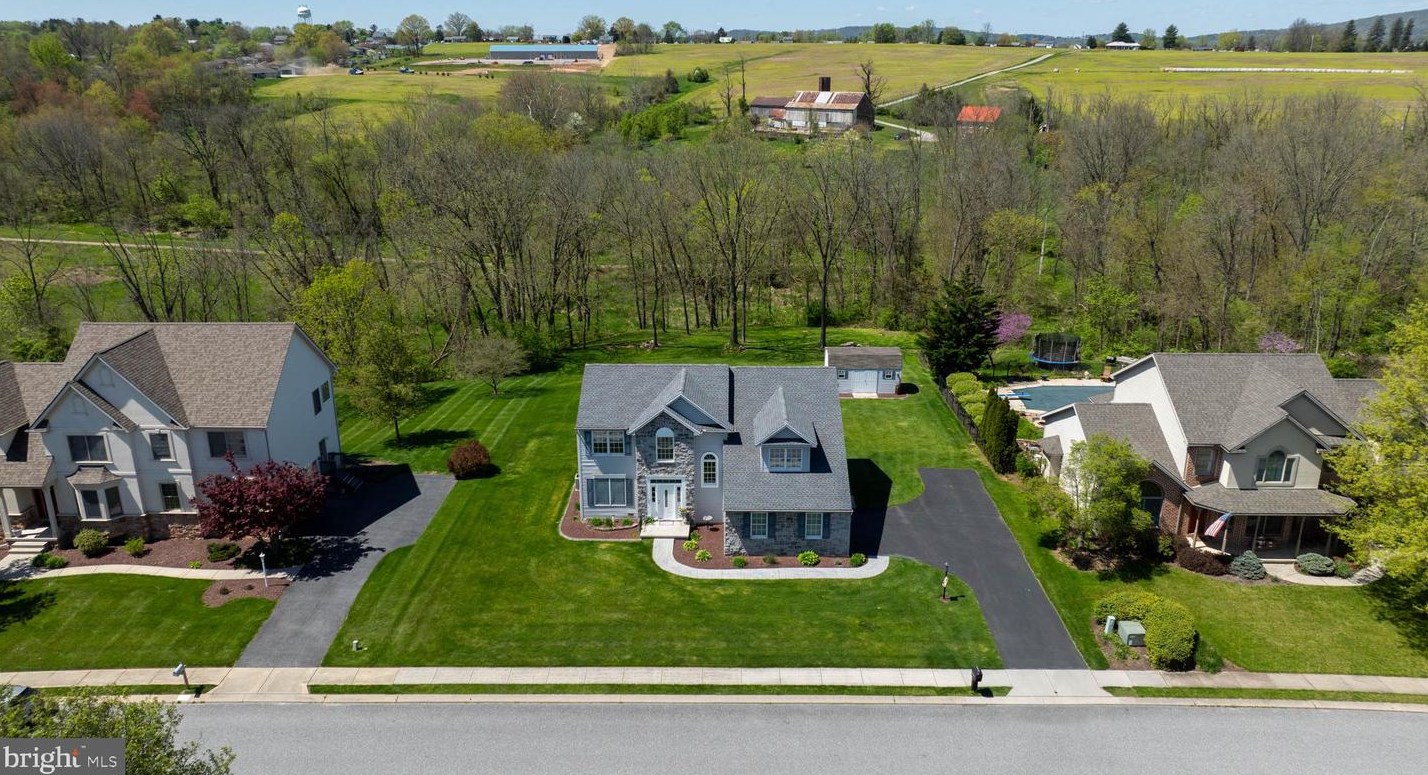 1505 Greenmeadow Dr, York, PA 17408-8534
