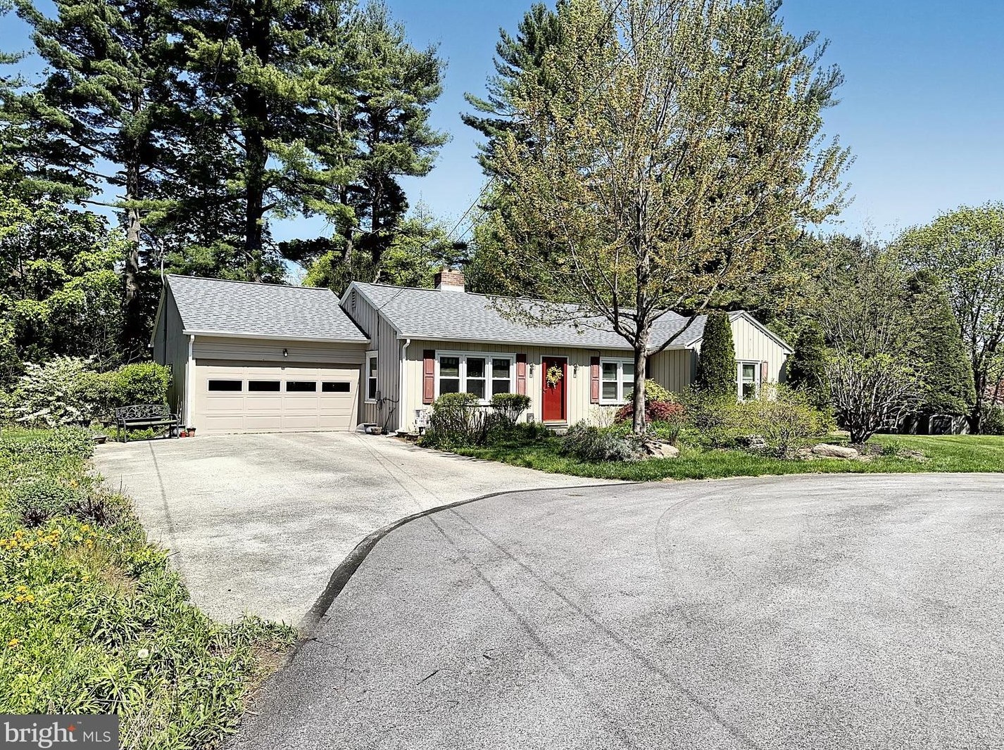 11 Pine Rd, York, PA 17403