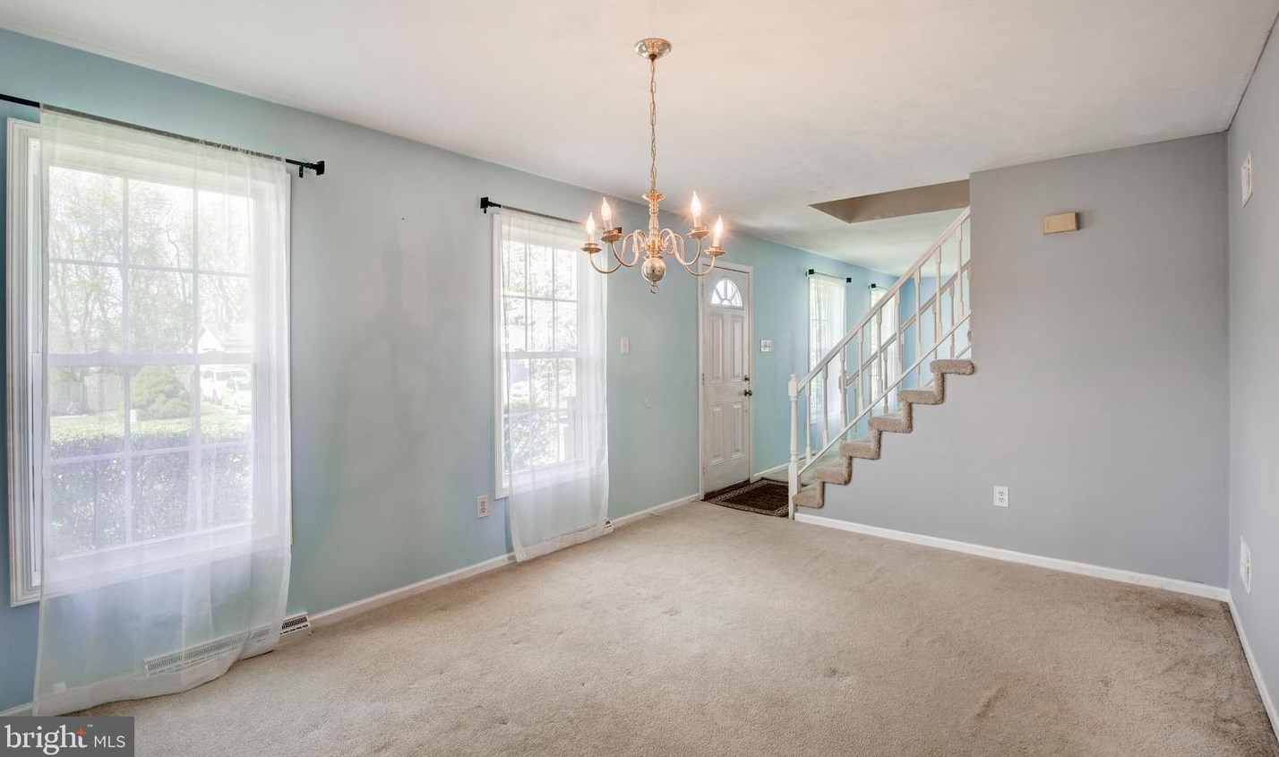 18 Colonial Dr, Hanover, PA 17331