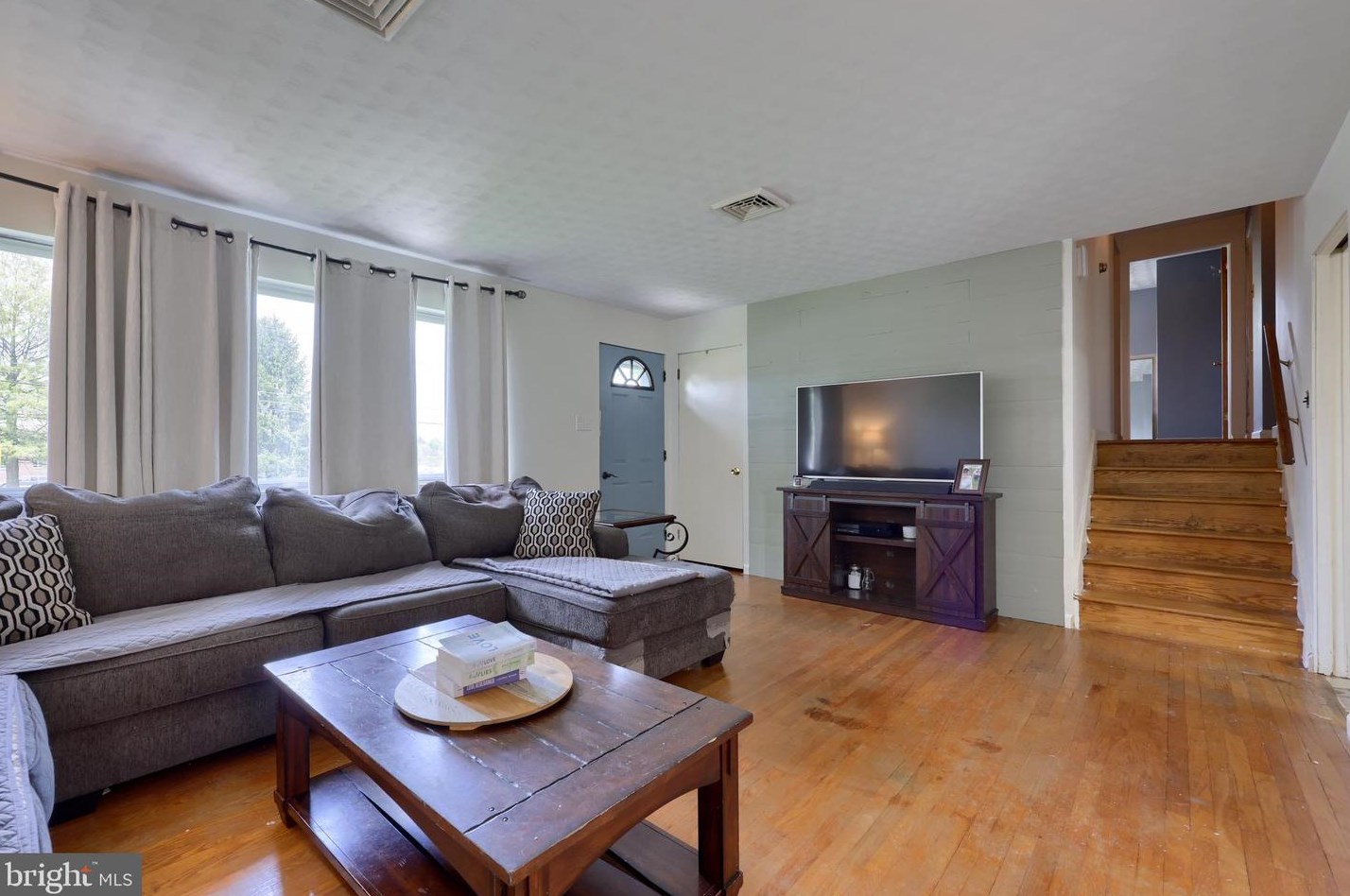 675 New School Ln, Yoe, PA 17313-9241