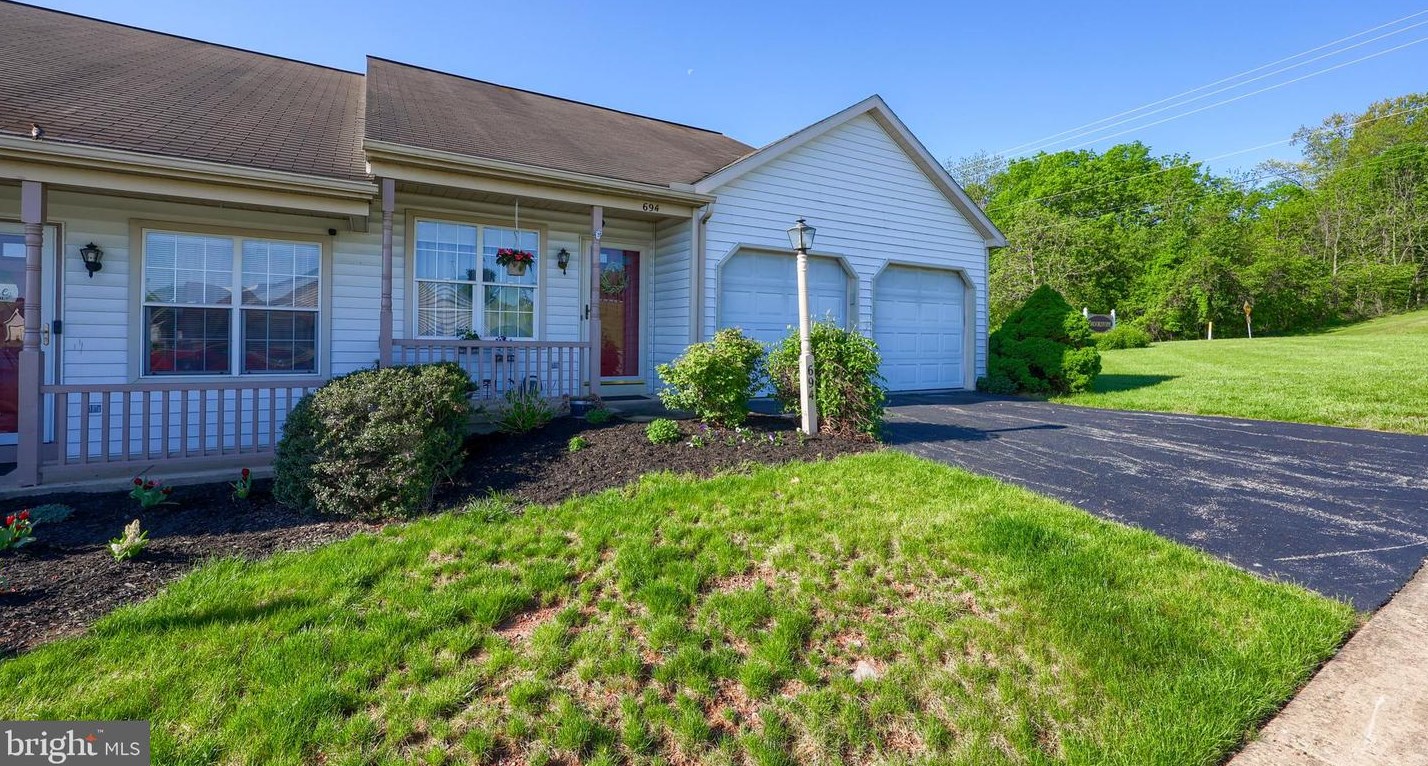 694 Kyle Rd, York, PA 17404-6446