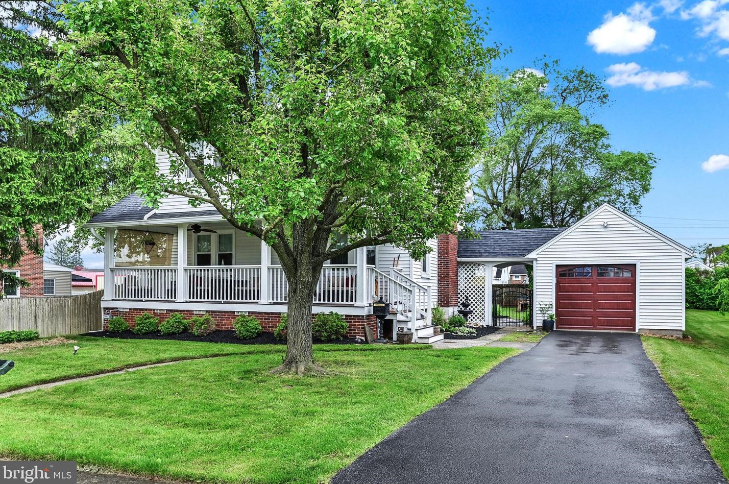2042 Stanton St, York, PA 17404-5112