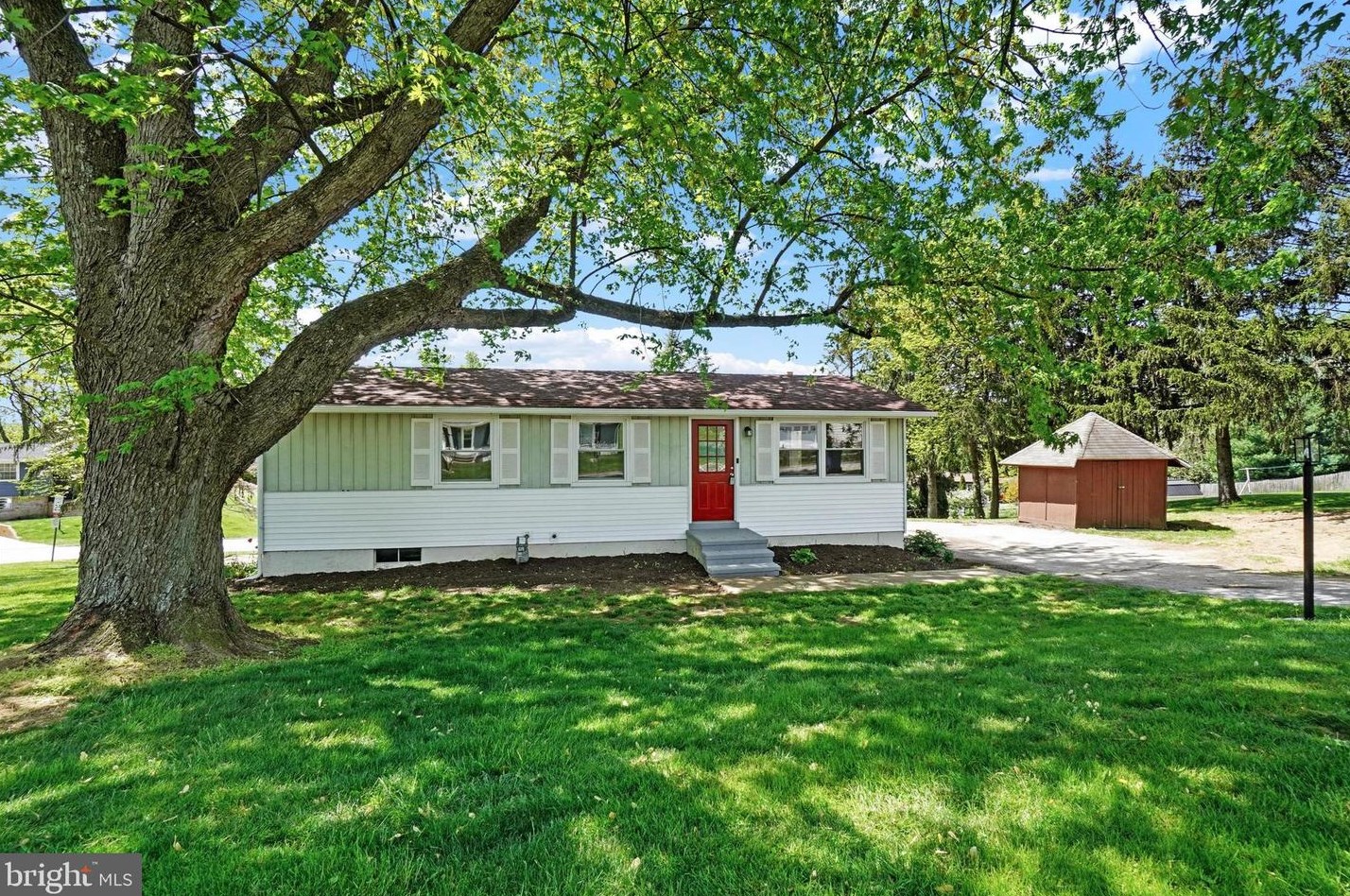 33 Schoolhouse Ln, Bittersville, PA 17366