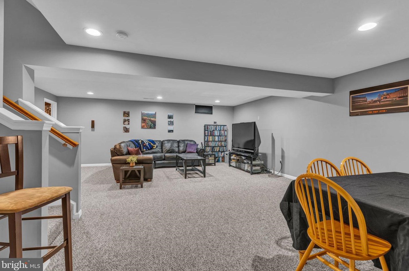 2209 Reservoir Hts Dr, Hanover PA 17331-8327 exterior