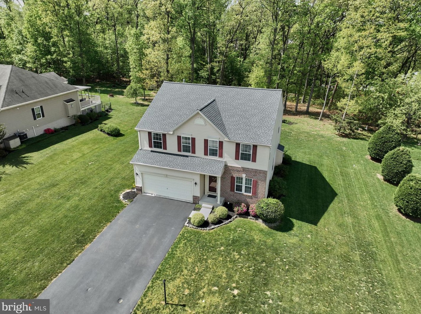 2209 Reservoir Hts Dr, Hanover PA 17331-8327 exterior