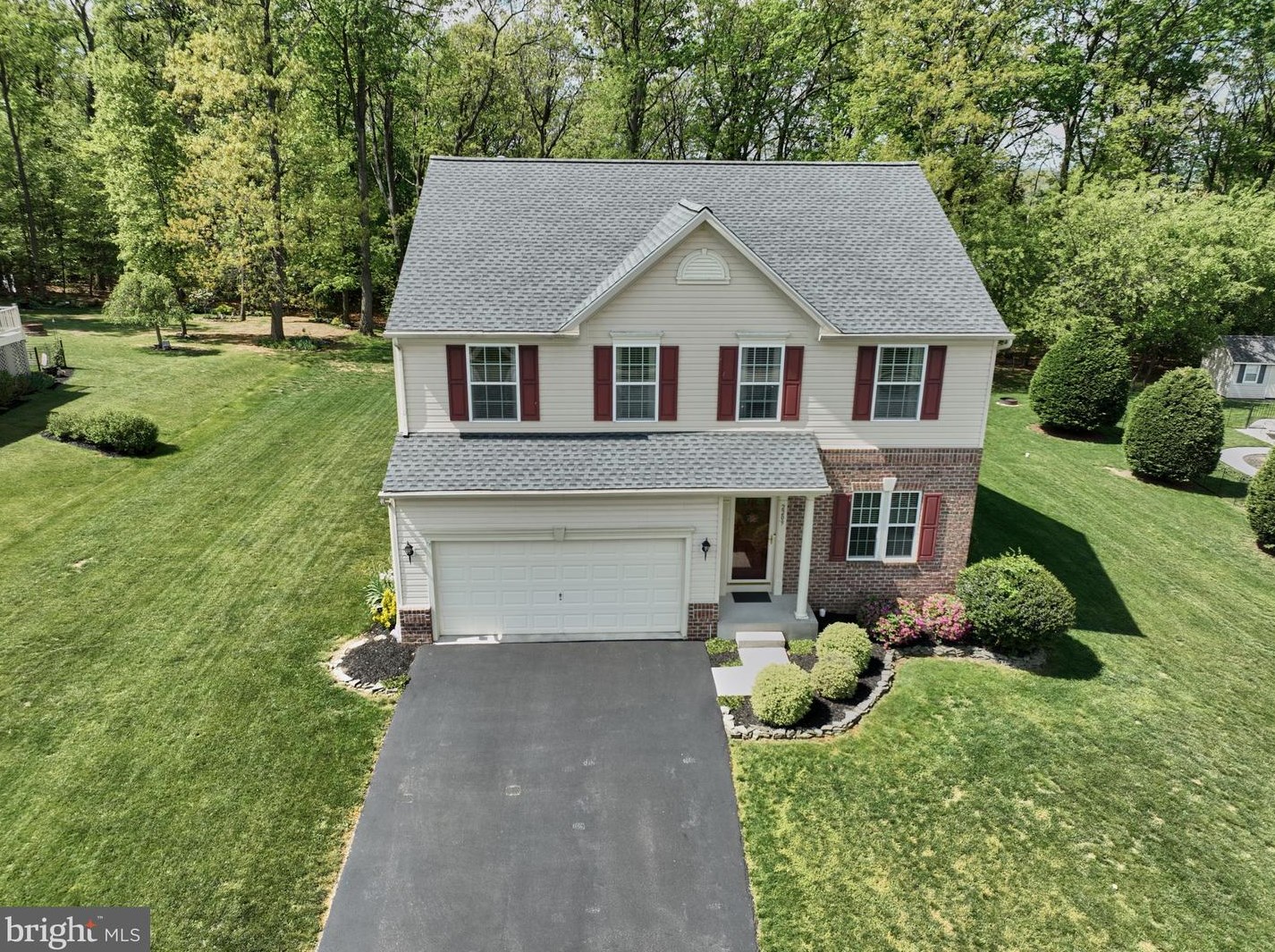 2209 Reservoir Hts Dr, Hanover PA 17331-8327 exterior