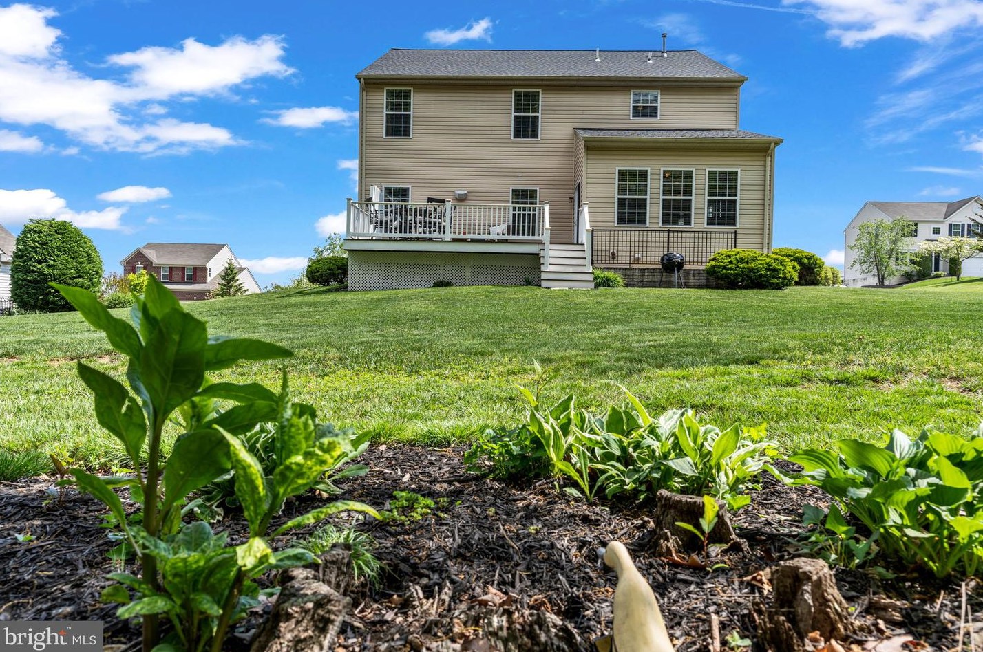 2209 Reservoir Hts Dr, Hanover PA 17331-8327 exterior