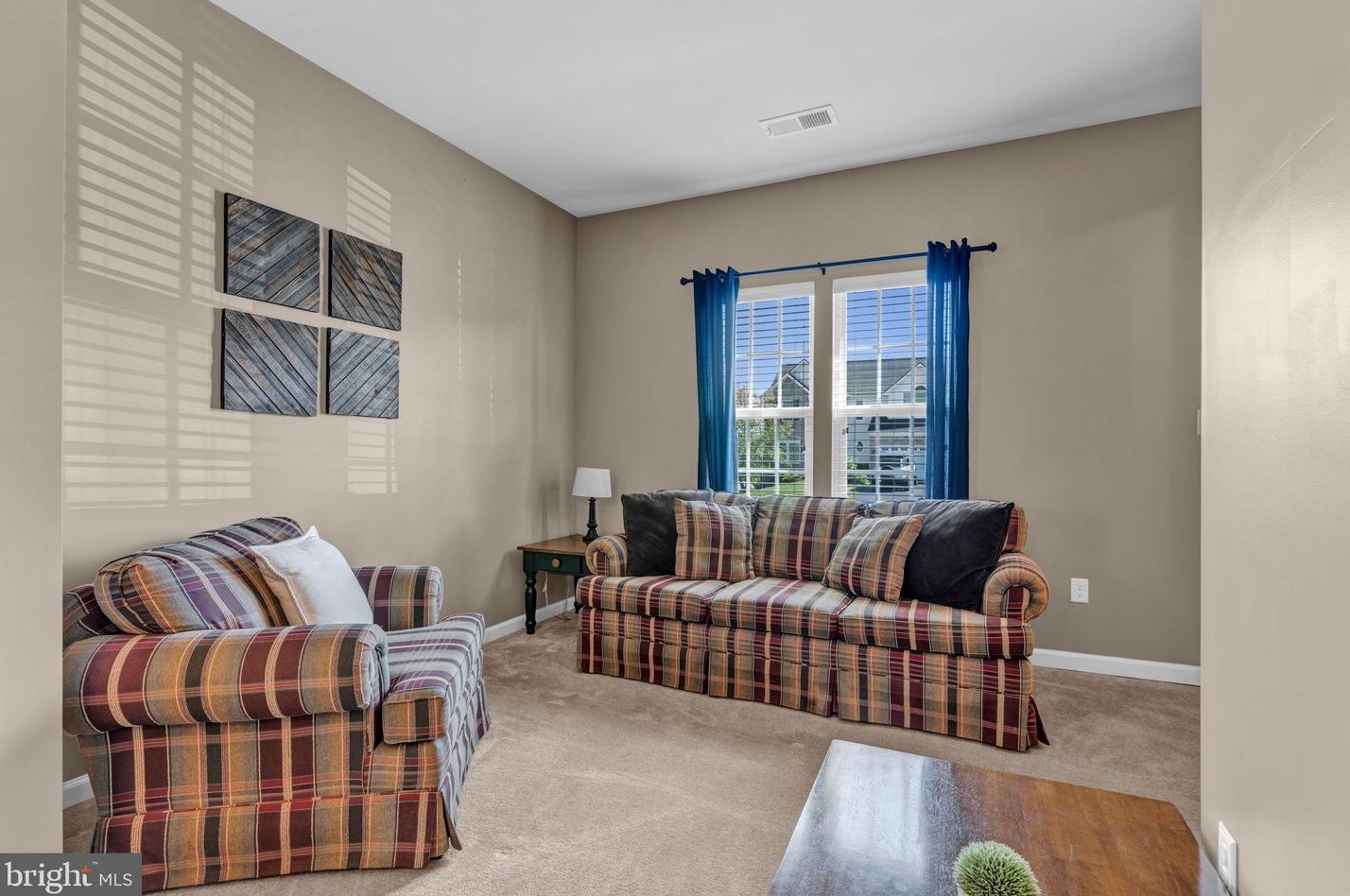 2209 Reservoir Hts Dr, Hanover PA 17331-8327 exterior