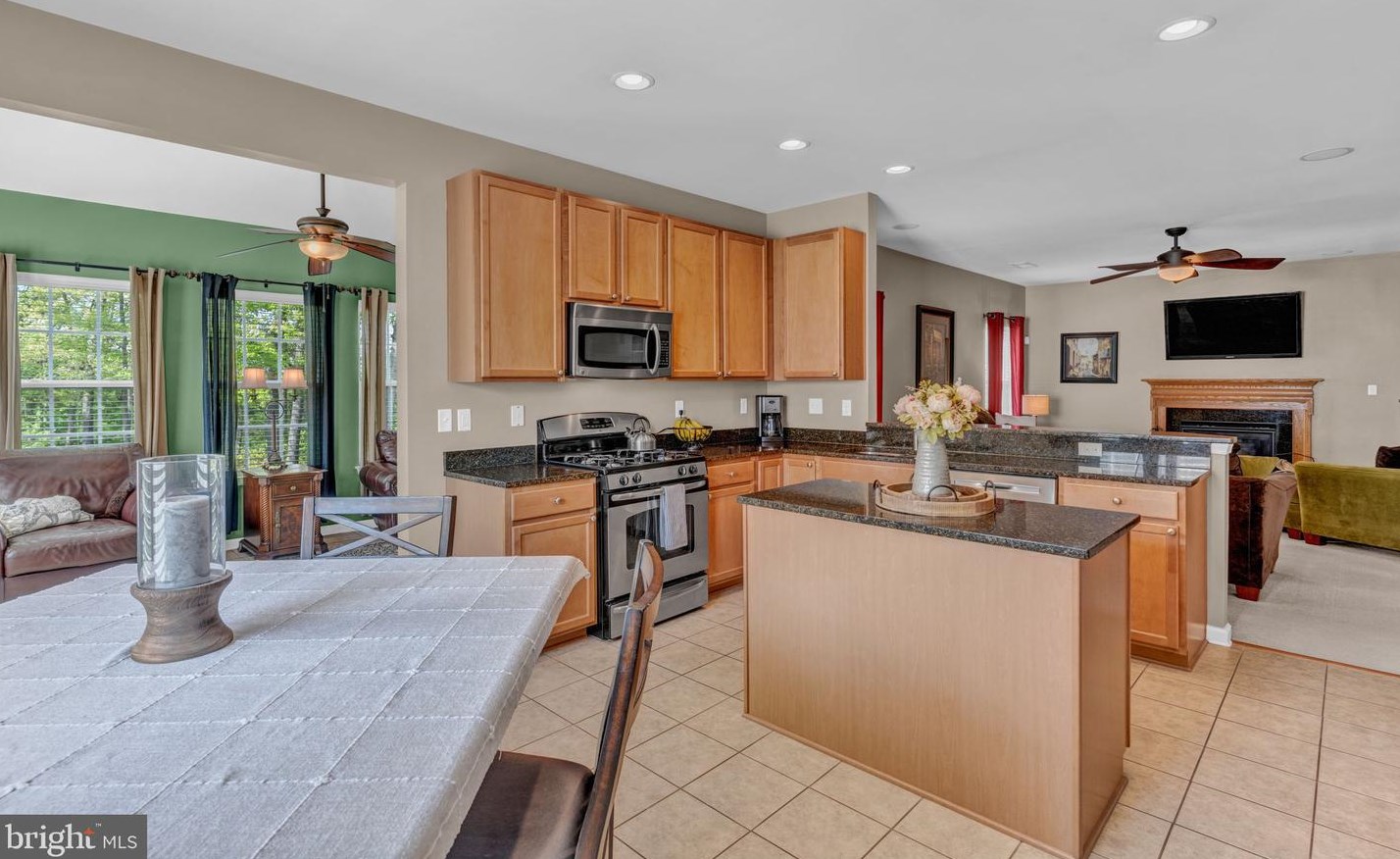 2209 Reservoir Hts Dr, Hanover PA 17331-8327 exterior