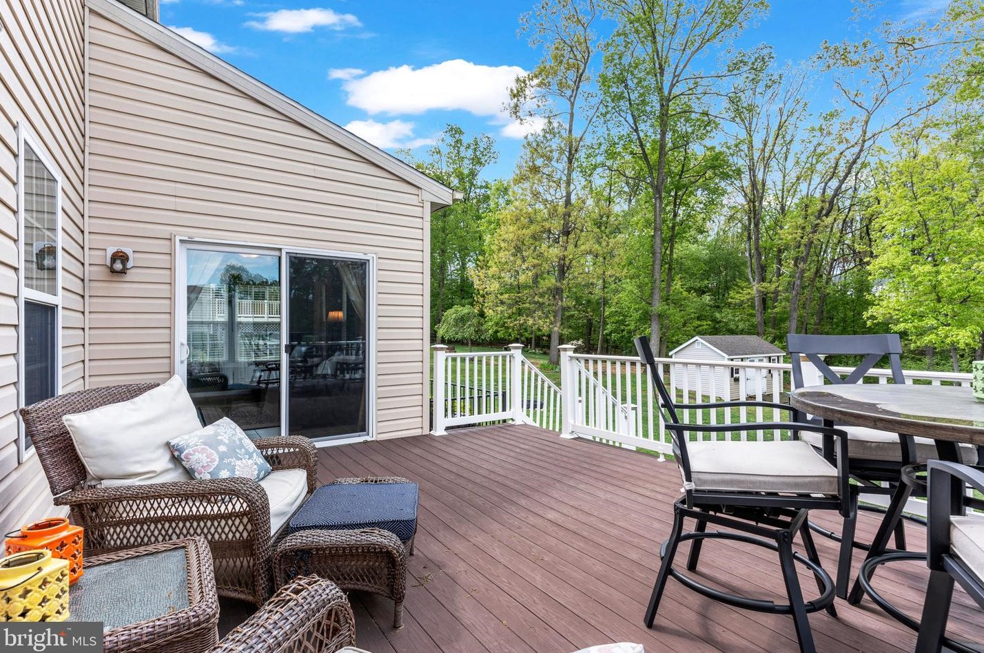 2209 Reservoir Hts Dr, Hanover PA 17331-8327 exterior