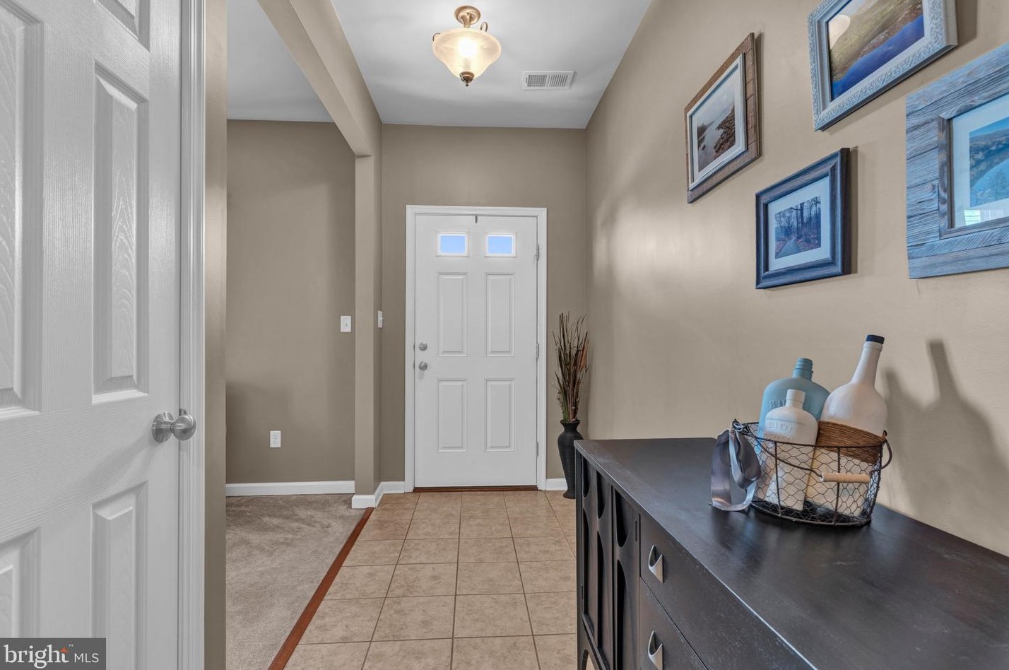 2209 Reservoir Hts Dr, Hanover PA 17331-8327 exterior