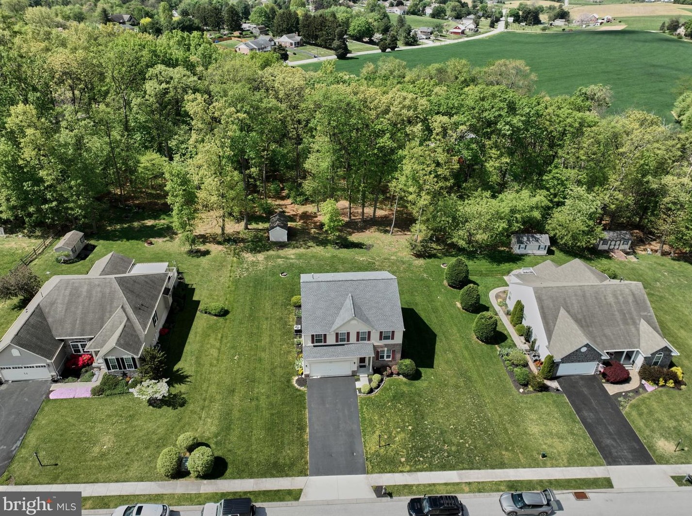 2209 Reservoir Hts Dr, Hanover PA 17331-8327 exterior