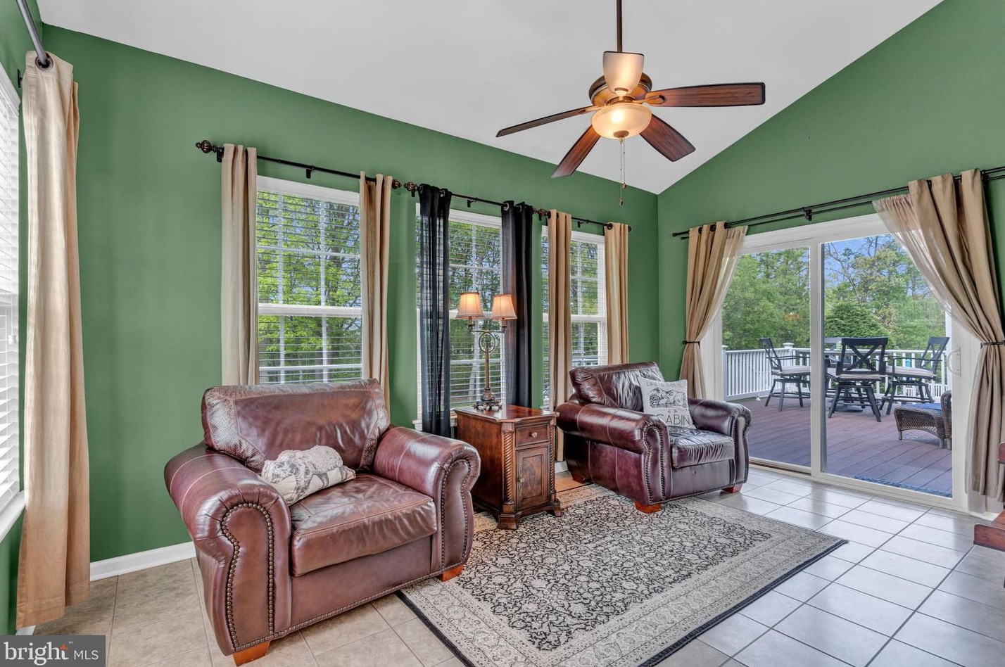 2209 Reservoir Hts Dr, Hanover PA 17331-8327 exterior