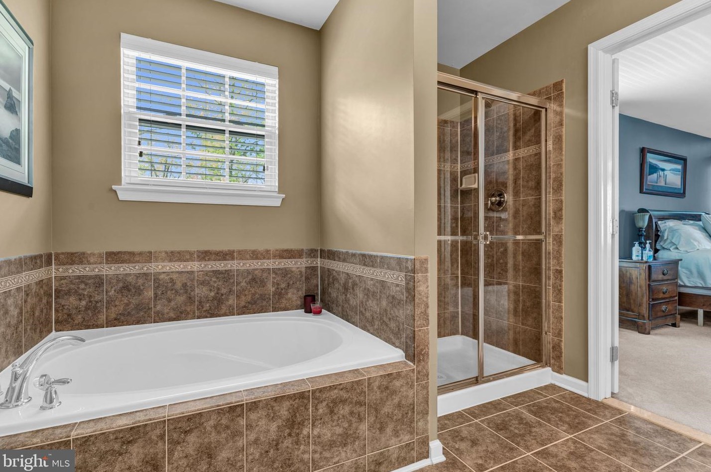 2209 Reservoir Hts Dr, Hanover PA 17331-8327 exterior