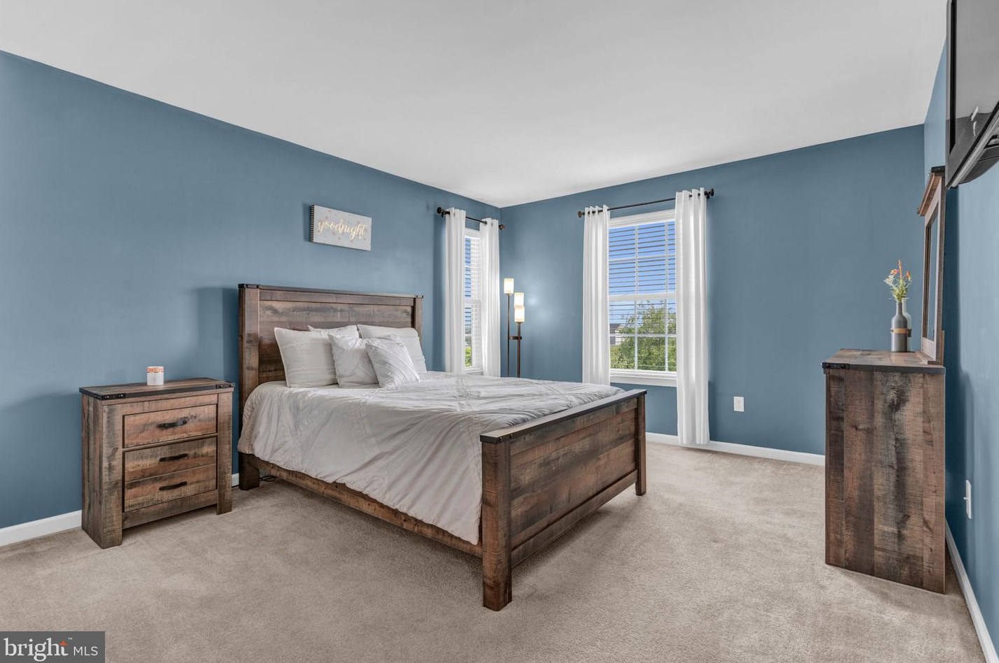 2209 Reservoir Hts Dr, Hanover PA 17331-8327 exterior