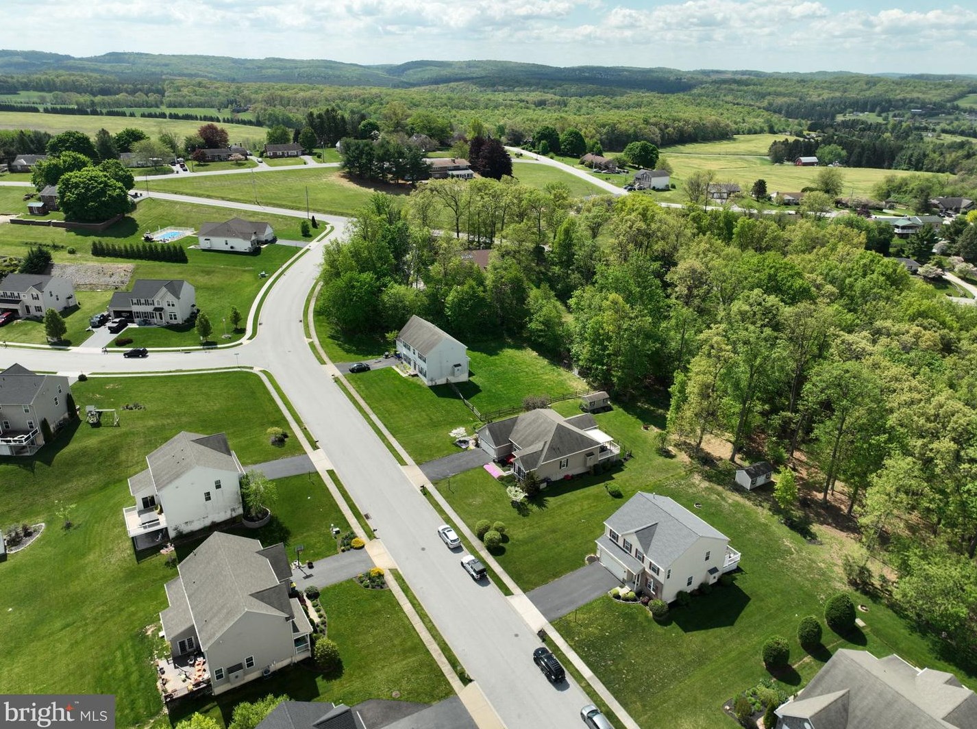 2209 Reservoir Hts Dr, Hanover PA 17331-8327 exterior