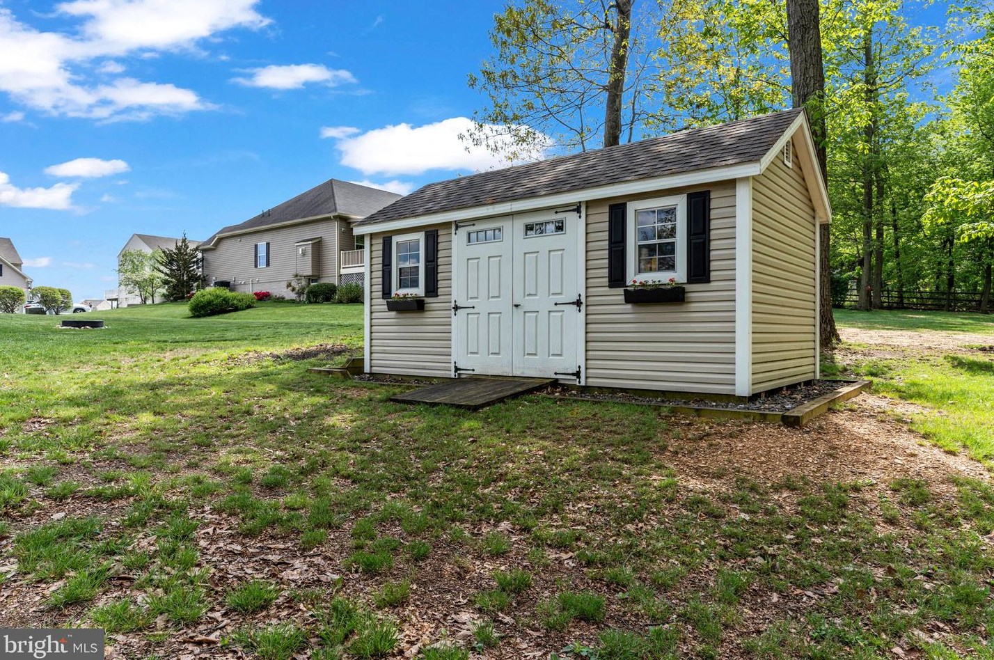 2209 Reservoir Hts Dr, Hanover PA 17331-8327 exterior