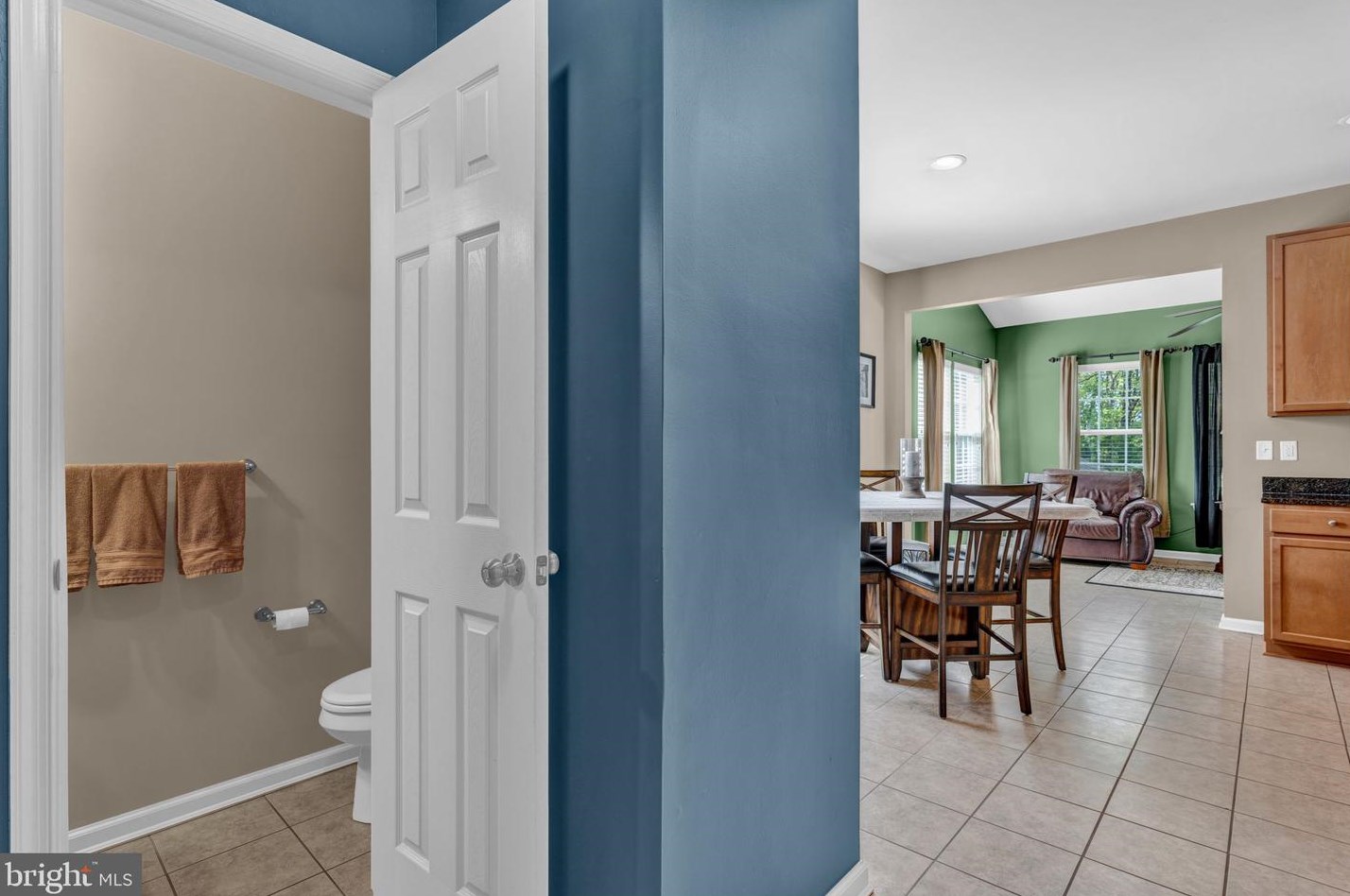 2209 Reservoir Hts Dr, Hanover PA 17331-8327 exterior