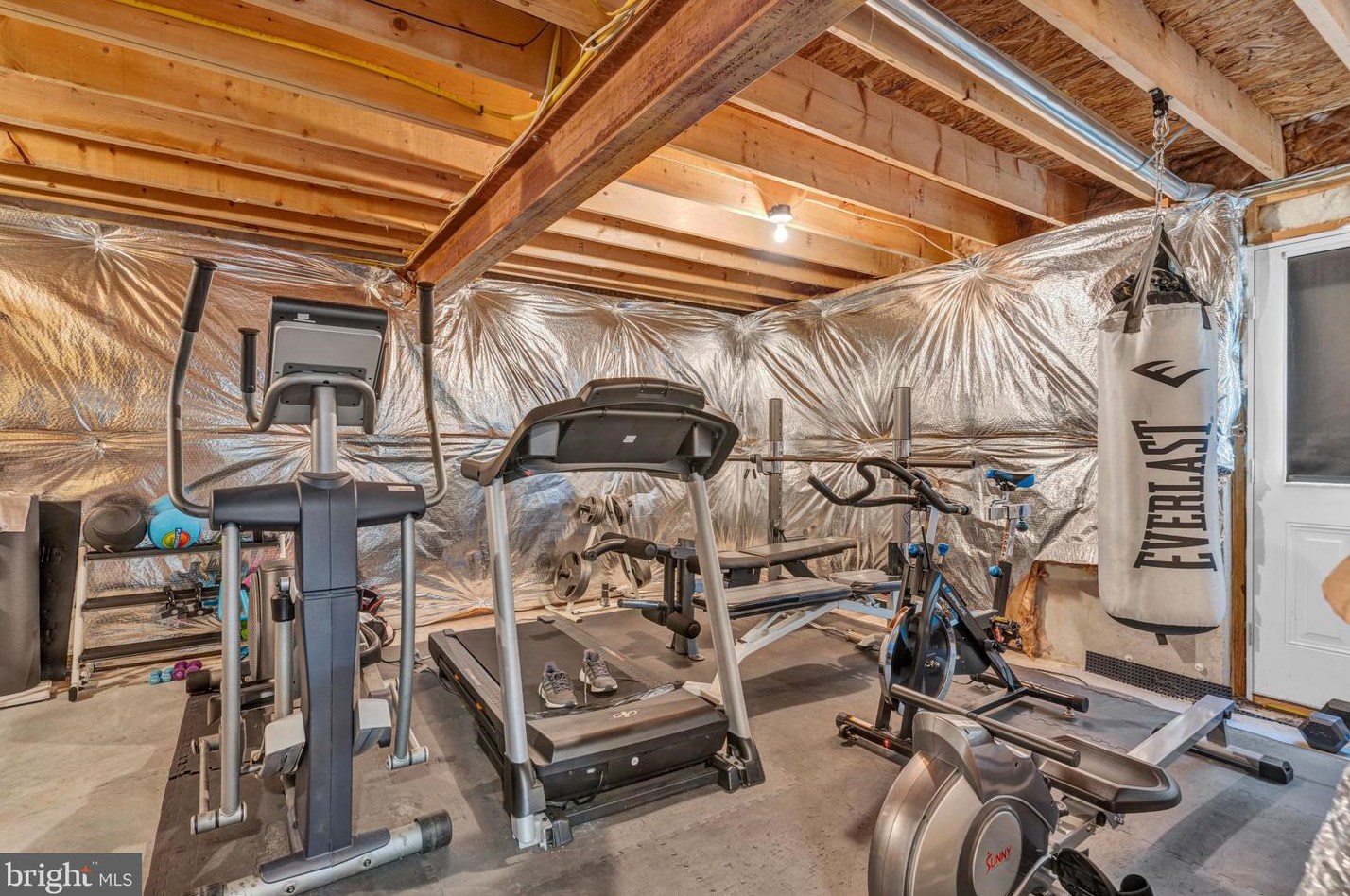 2209 Reservoir Hts Dr, Hanover PA 17331-8327 exterior