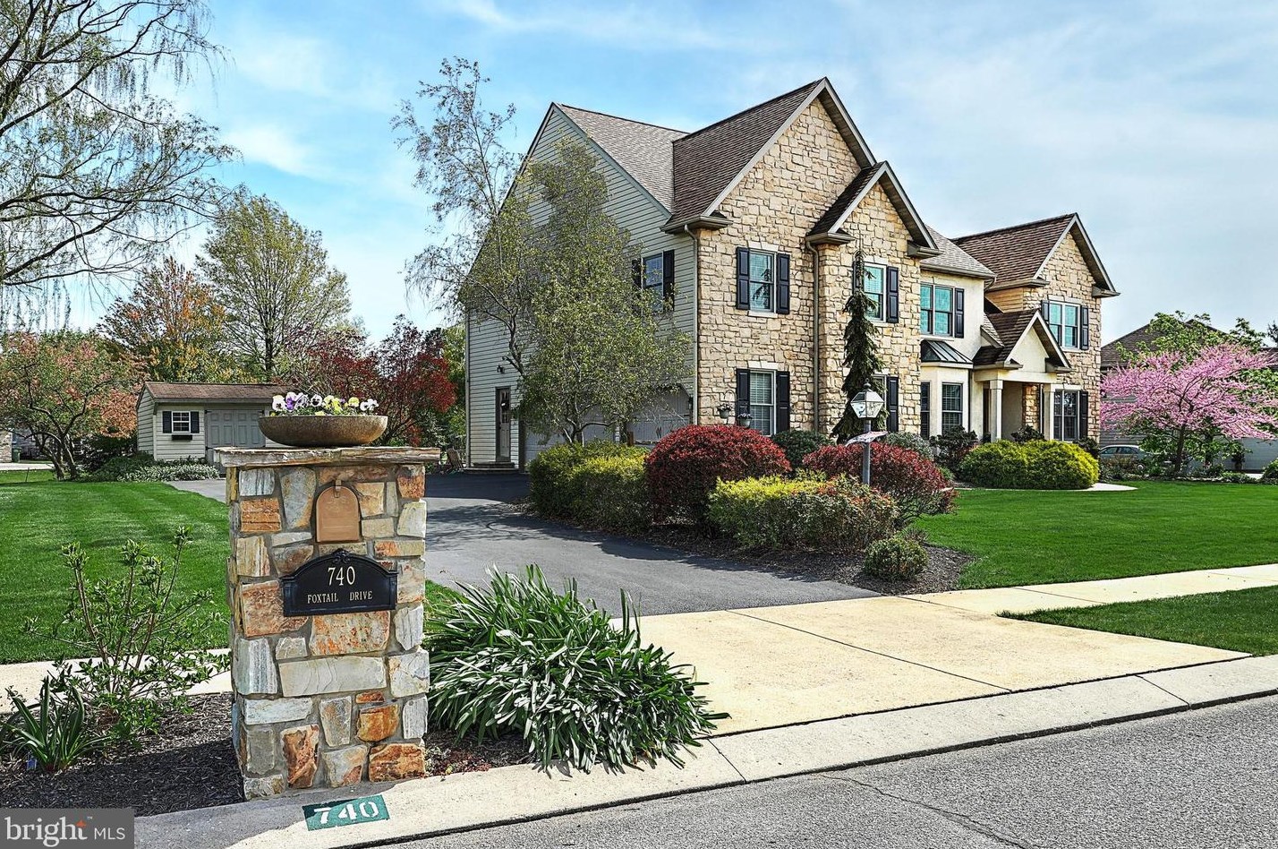 740 Foxtail Dr, York, PA 17404-6613