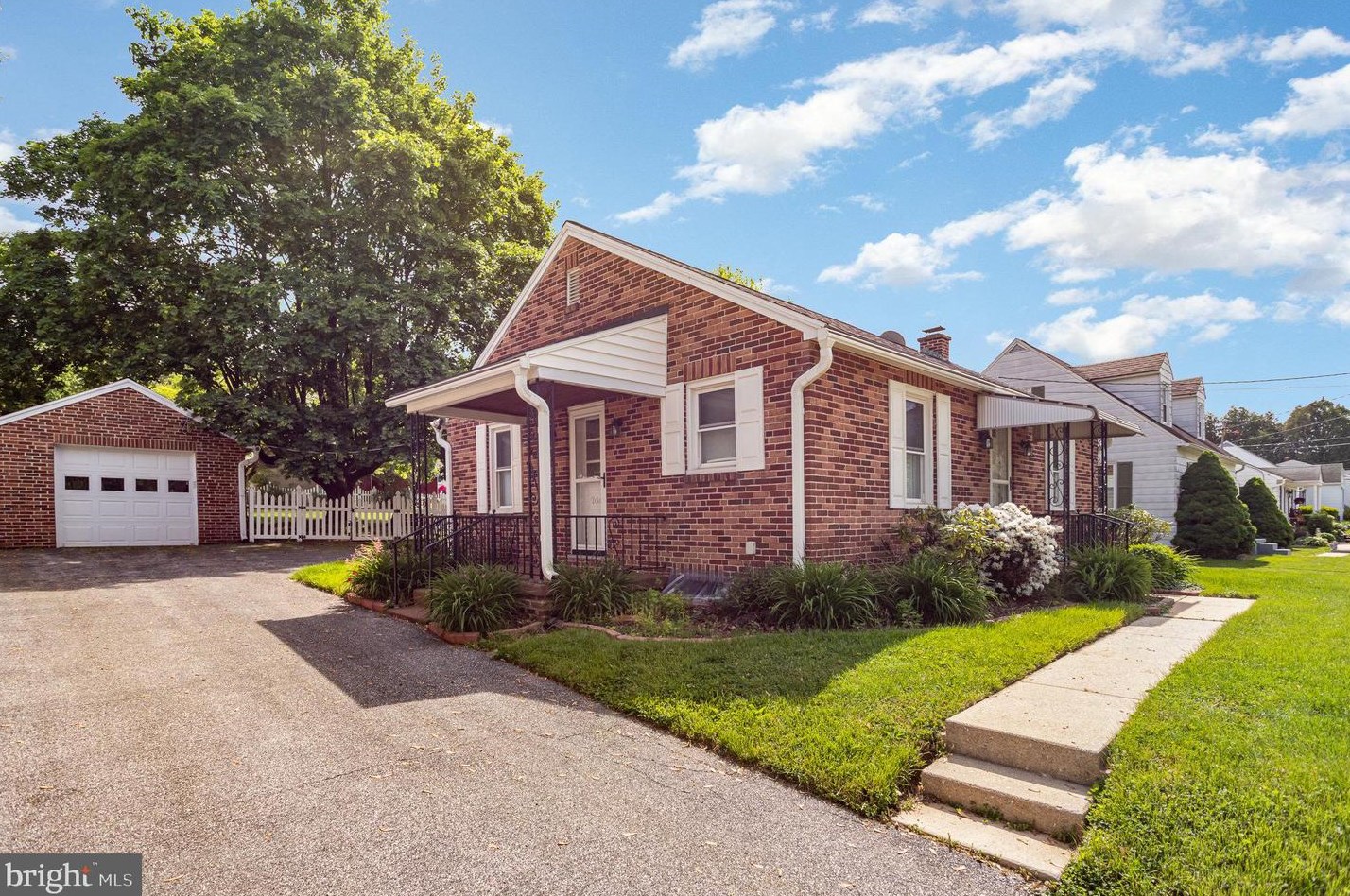 18 Valley Rd, York, PA 17407