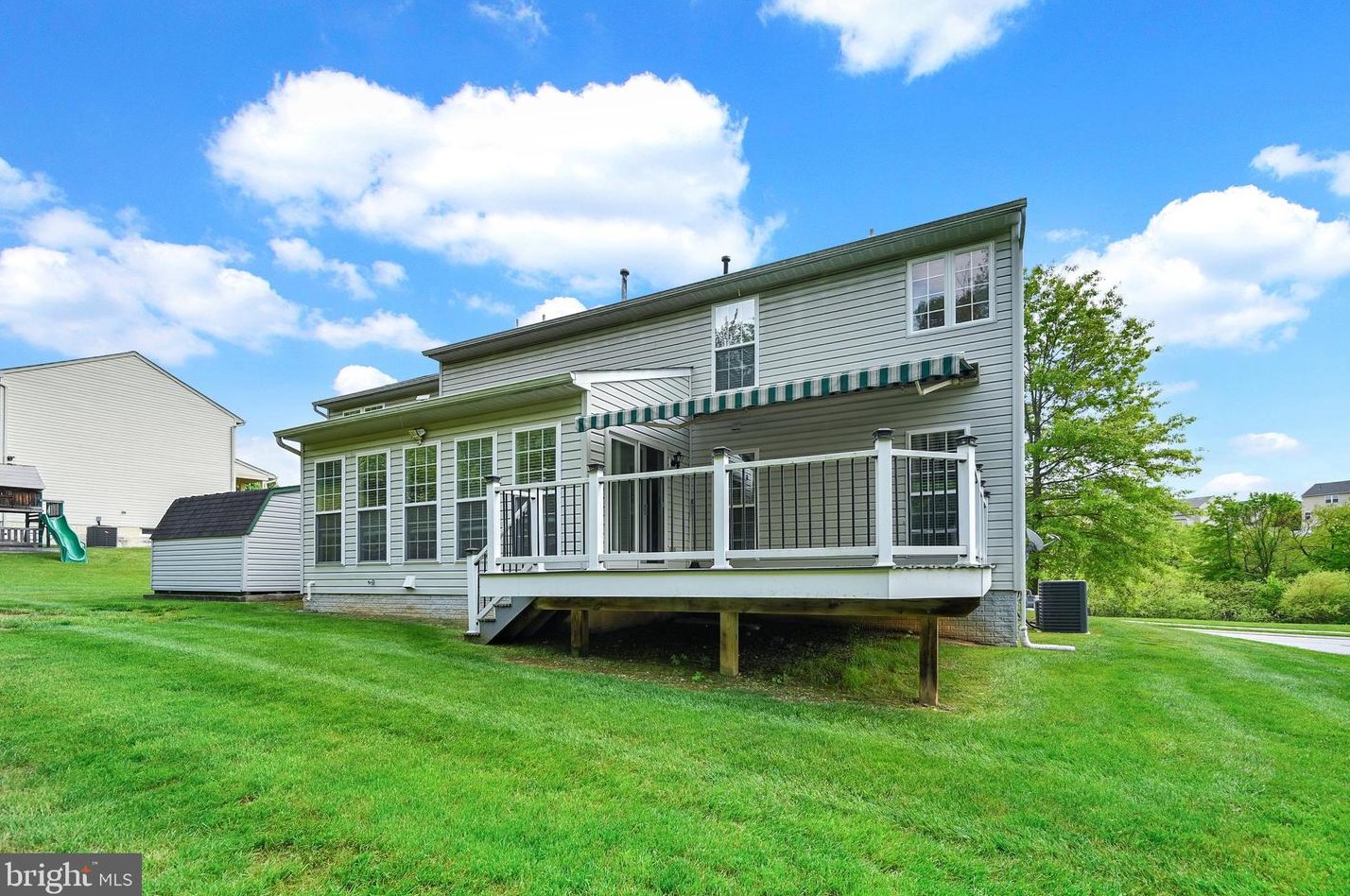 37 Louvain Dr, Hanover PA 17331-8696 exterior