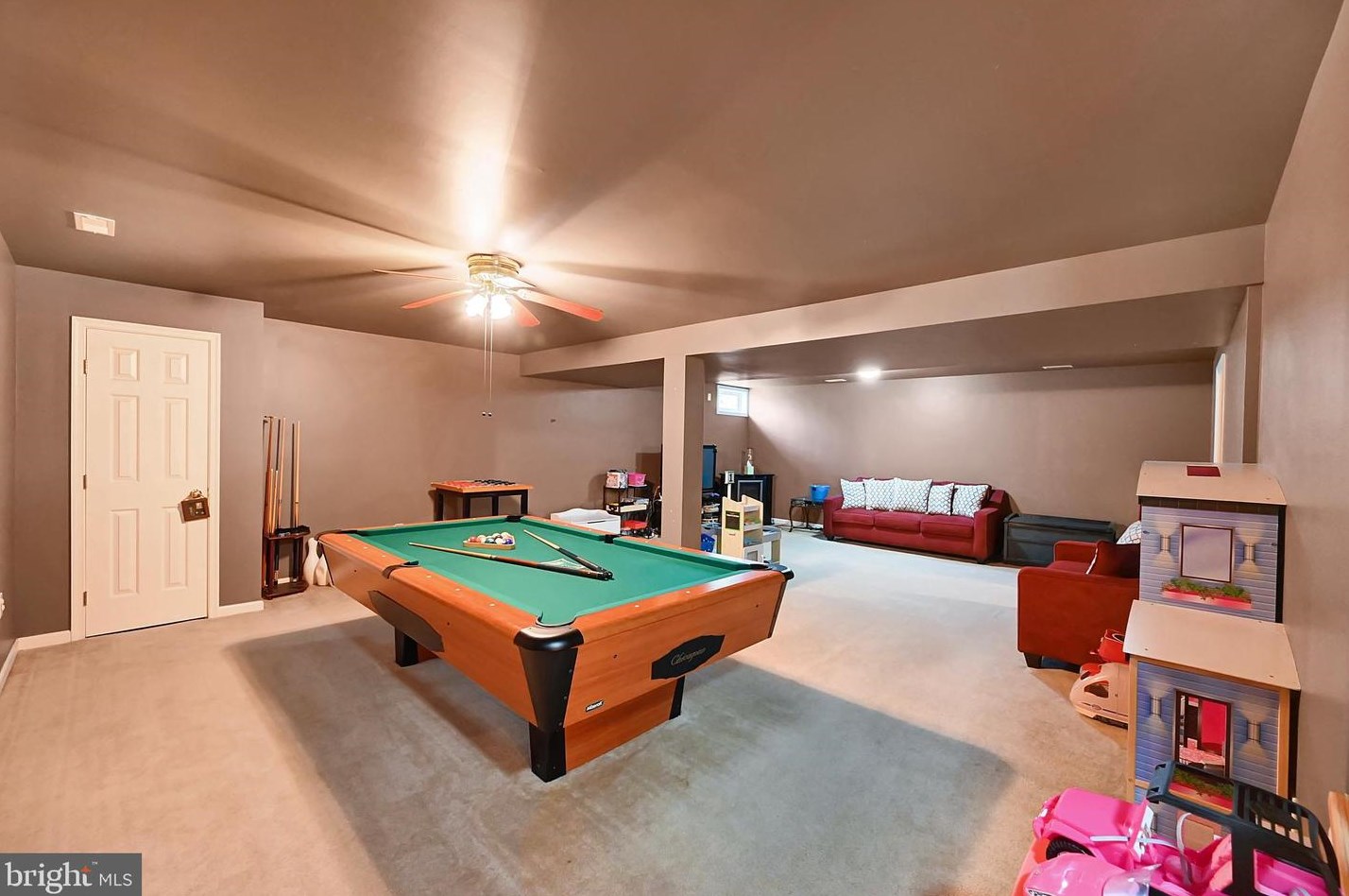 37 Louvain Dr, Hanover PA 17331-8696 exterior