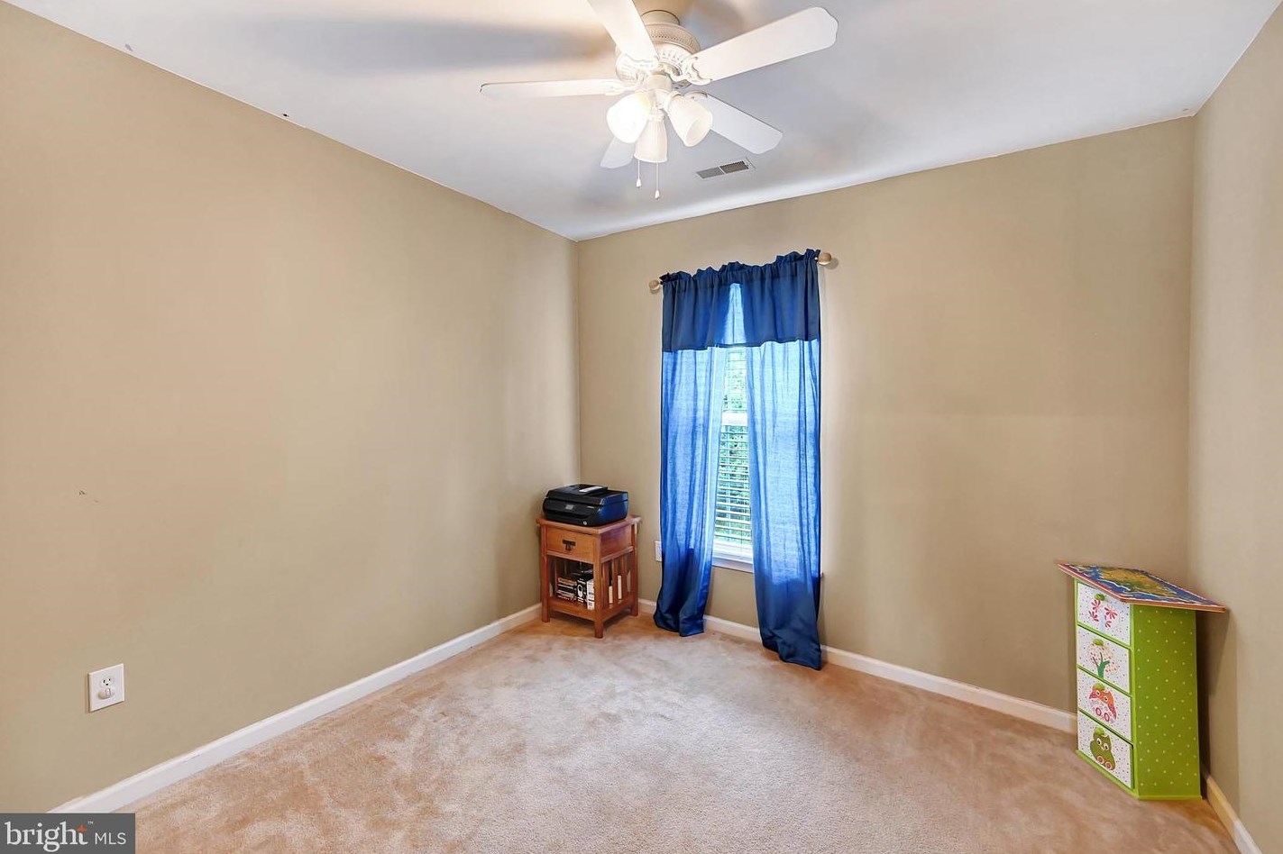 37 Louvain Dr, Hanover PA 17331-8696 exterior