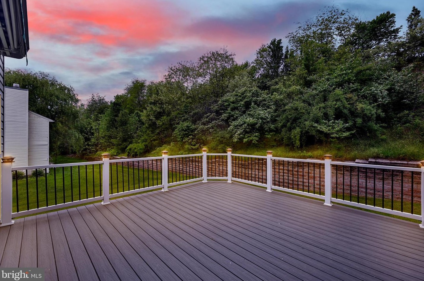 37 Louvain Dr, Hanover PA 17331-8696 exterior