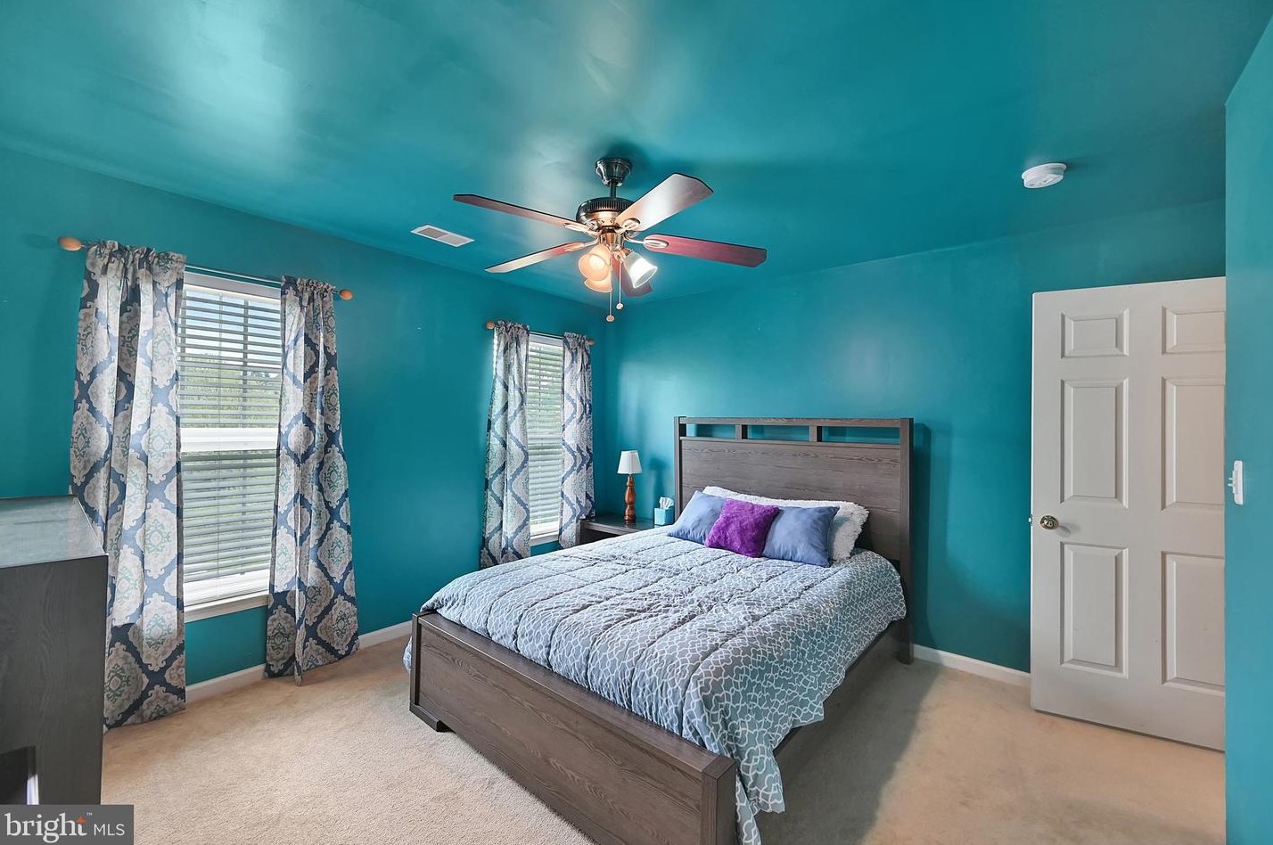 37 Louvain Dr, Hanover PA 17331-8696 exterior