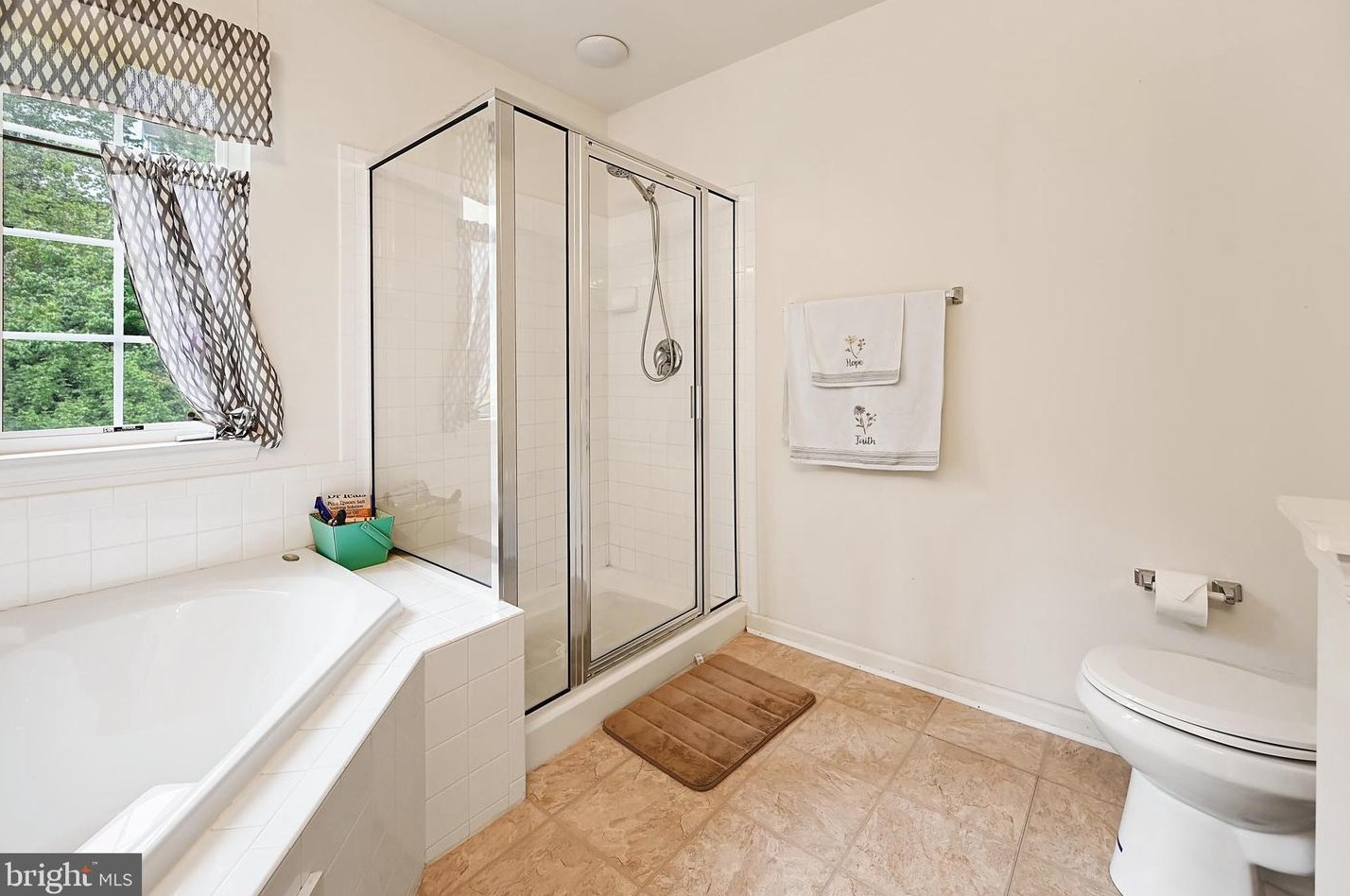 37 Louvain Dr, Hanover PA 17331-8696 exterior