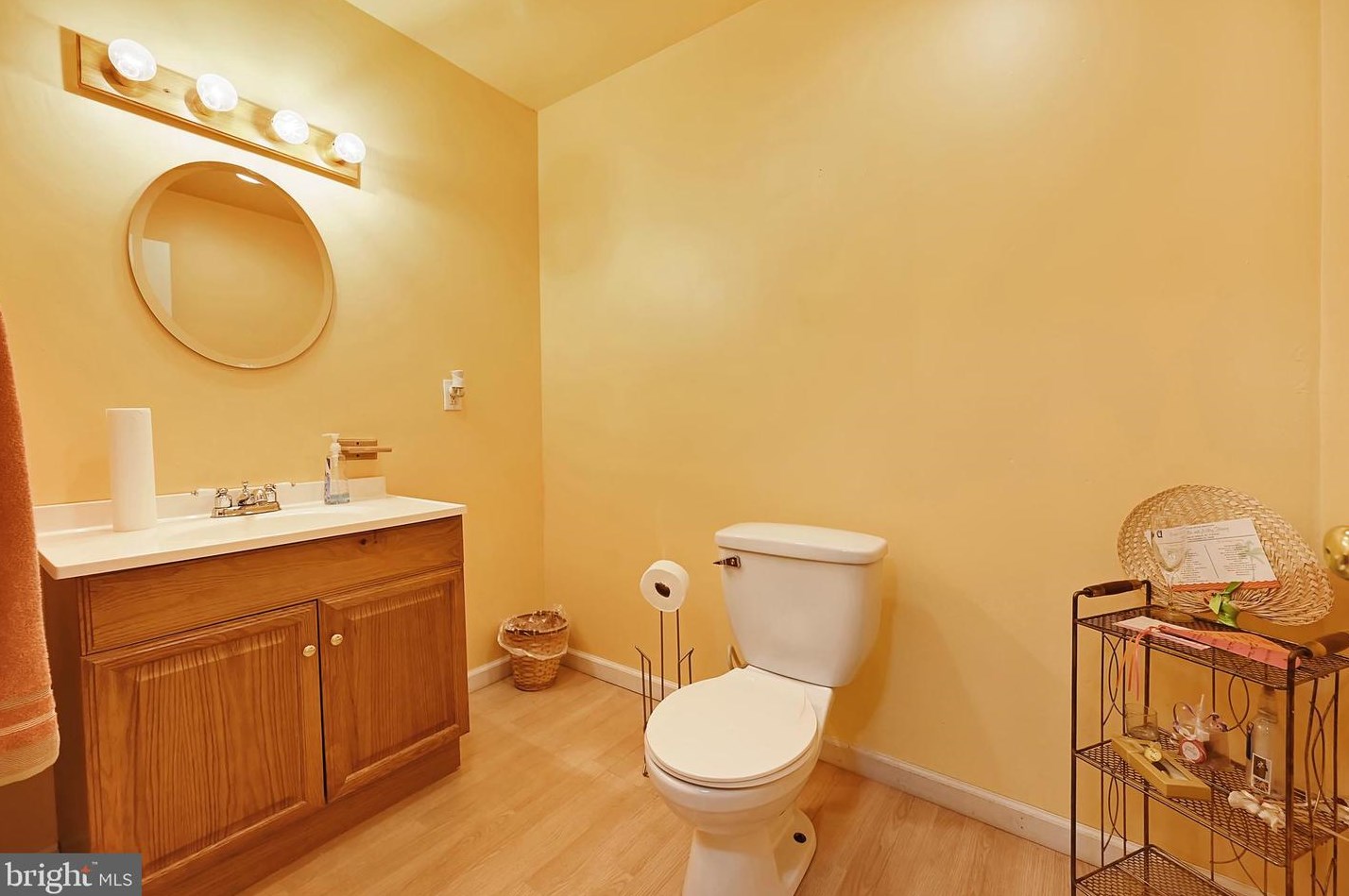 37 Louvain Dr, Hanover PA 17331-8696 exterior