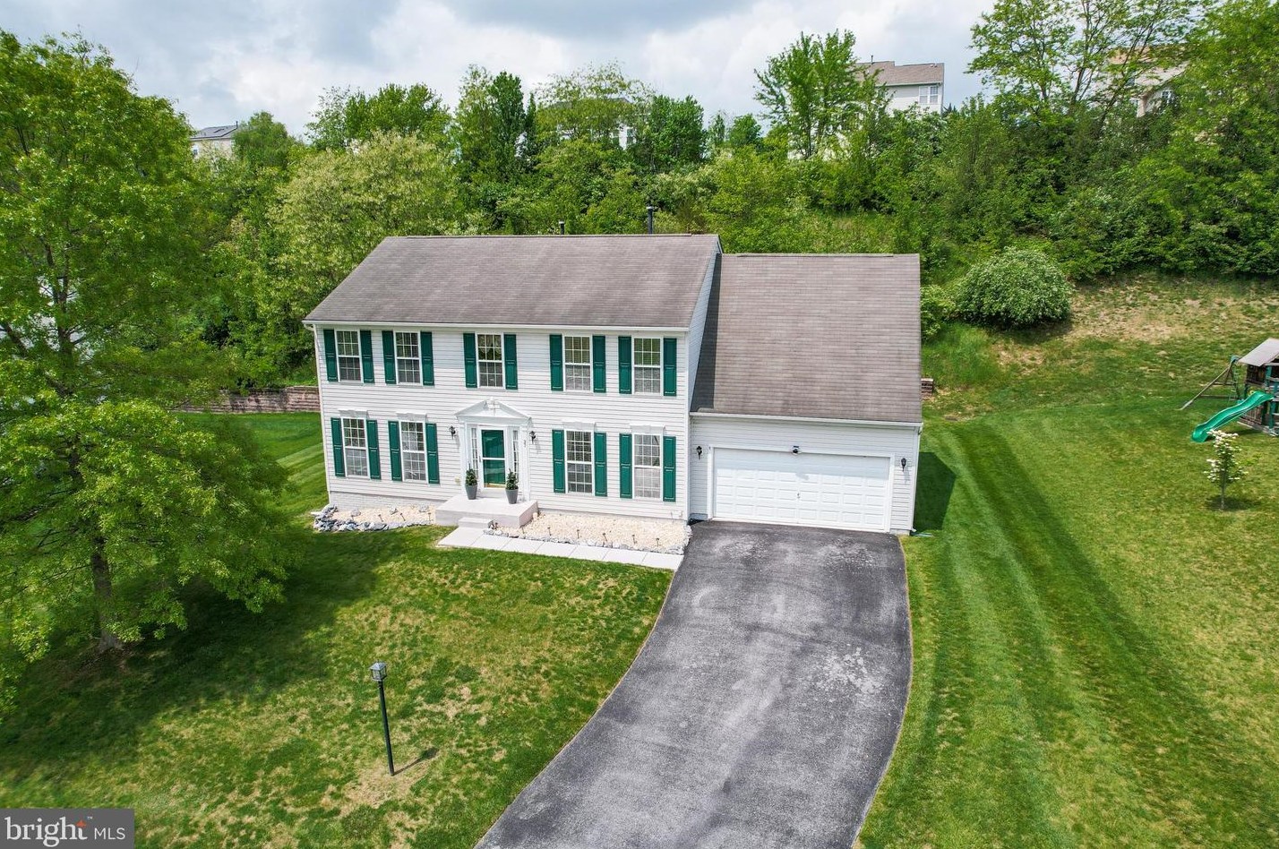 37 Louvain Dr, Hanover PA 17331-8696 exterior