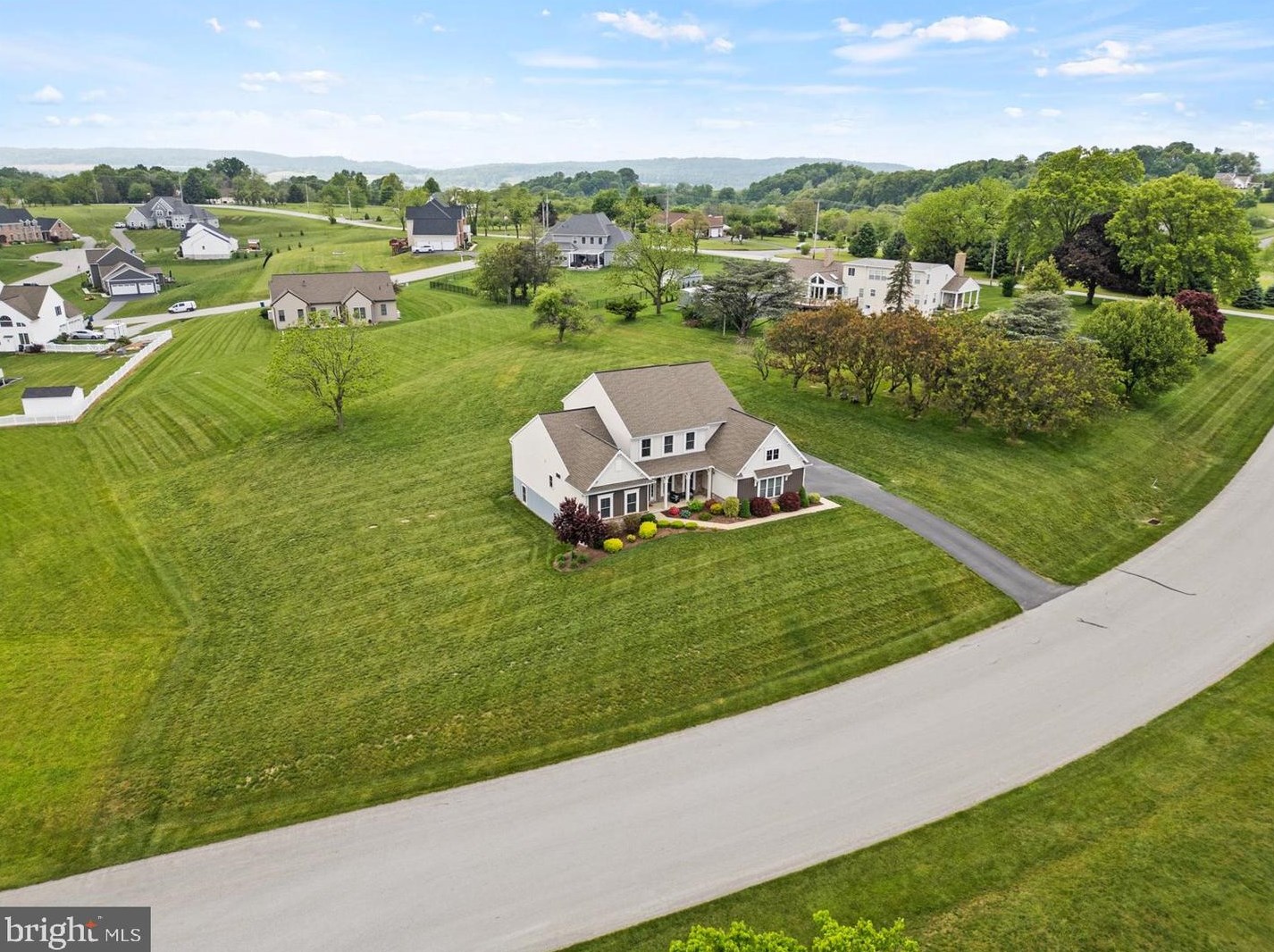 8 Ivanhoe Ln, Longlevel, PA 17368