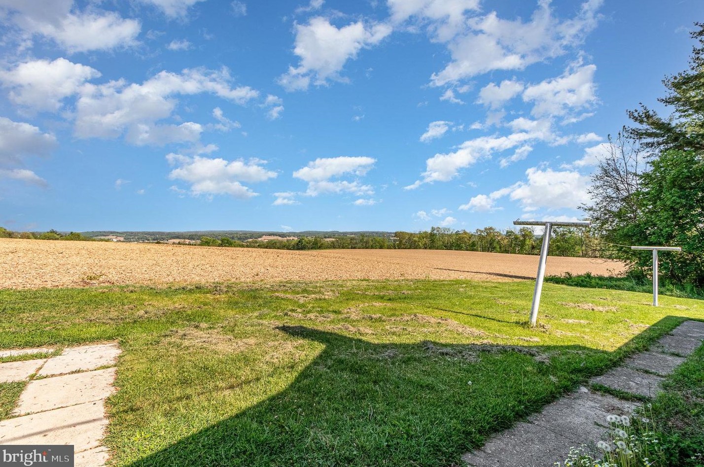 7064 Pigeon Hill Rd, Spring Grove, PA 17362